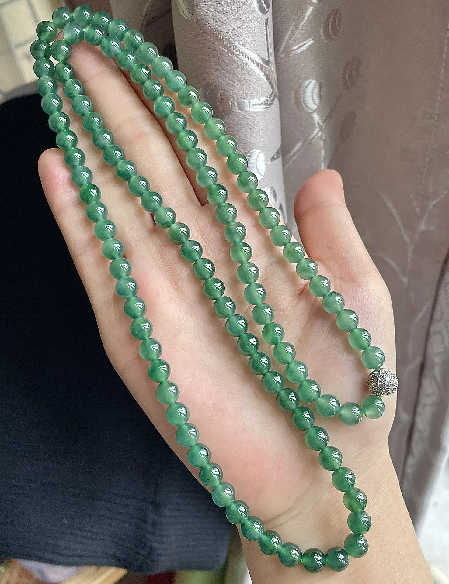 冰晴绿珠链，无纹裂，水头足，冰透，尺寸6.4-108颗，编号32
