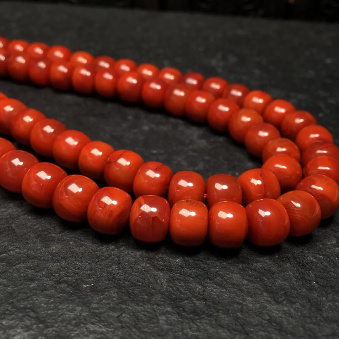 南红瓦西料手工珠老型佛珠、柿子红，细腻油润，尺寸9.3mm、颗粒均匀饱满、颗颗精选品质、质地细腻、润度好、同款随机发