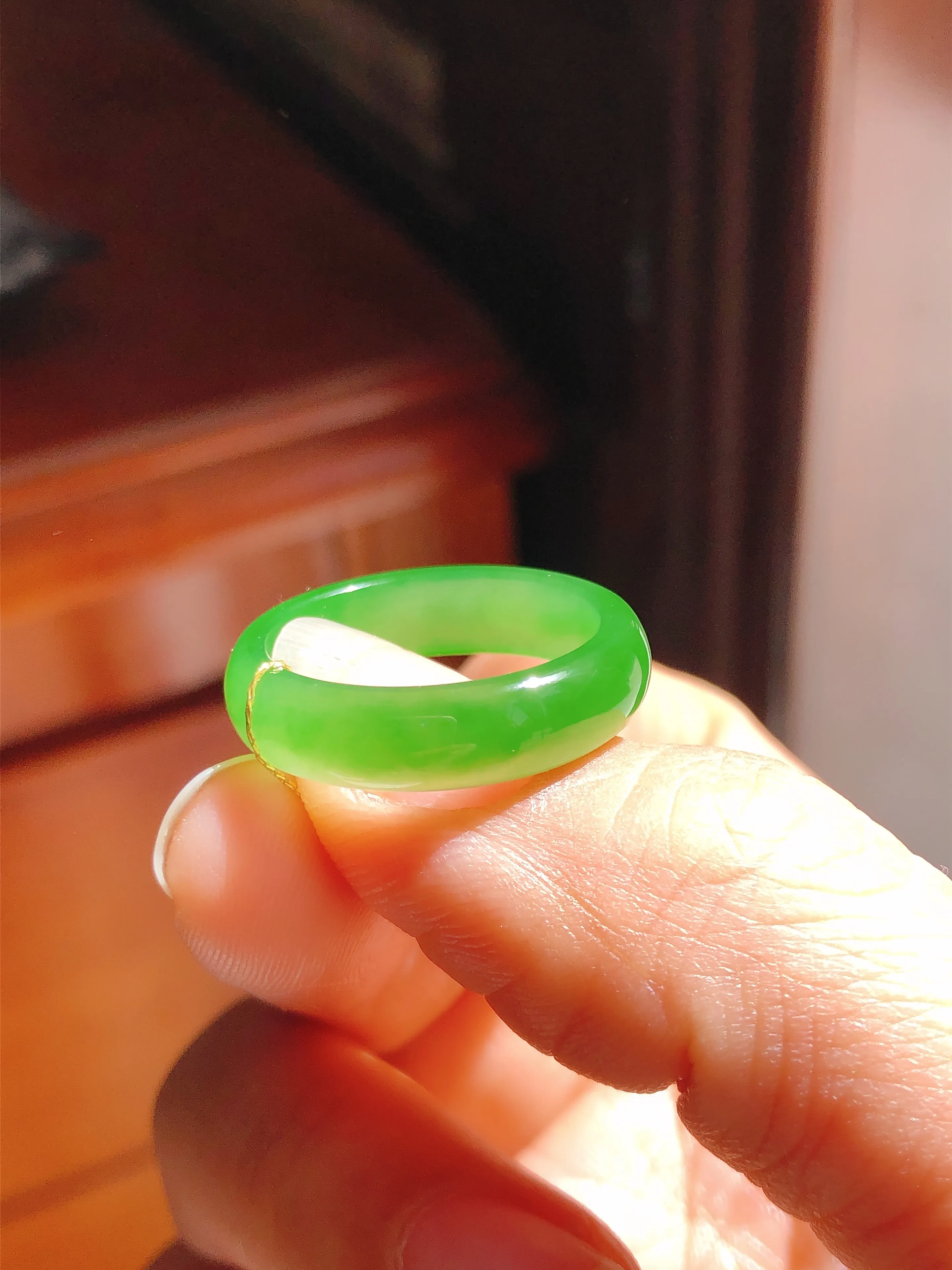 秒老坑和田玉碧玉苹果绿色指环19.1内径 宽6重2.8克 特细腻无裂无杂：