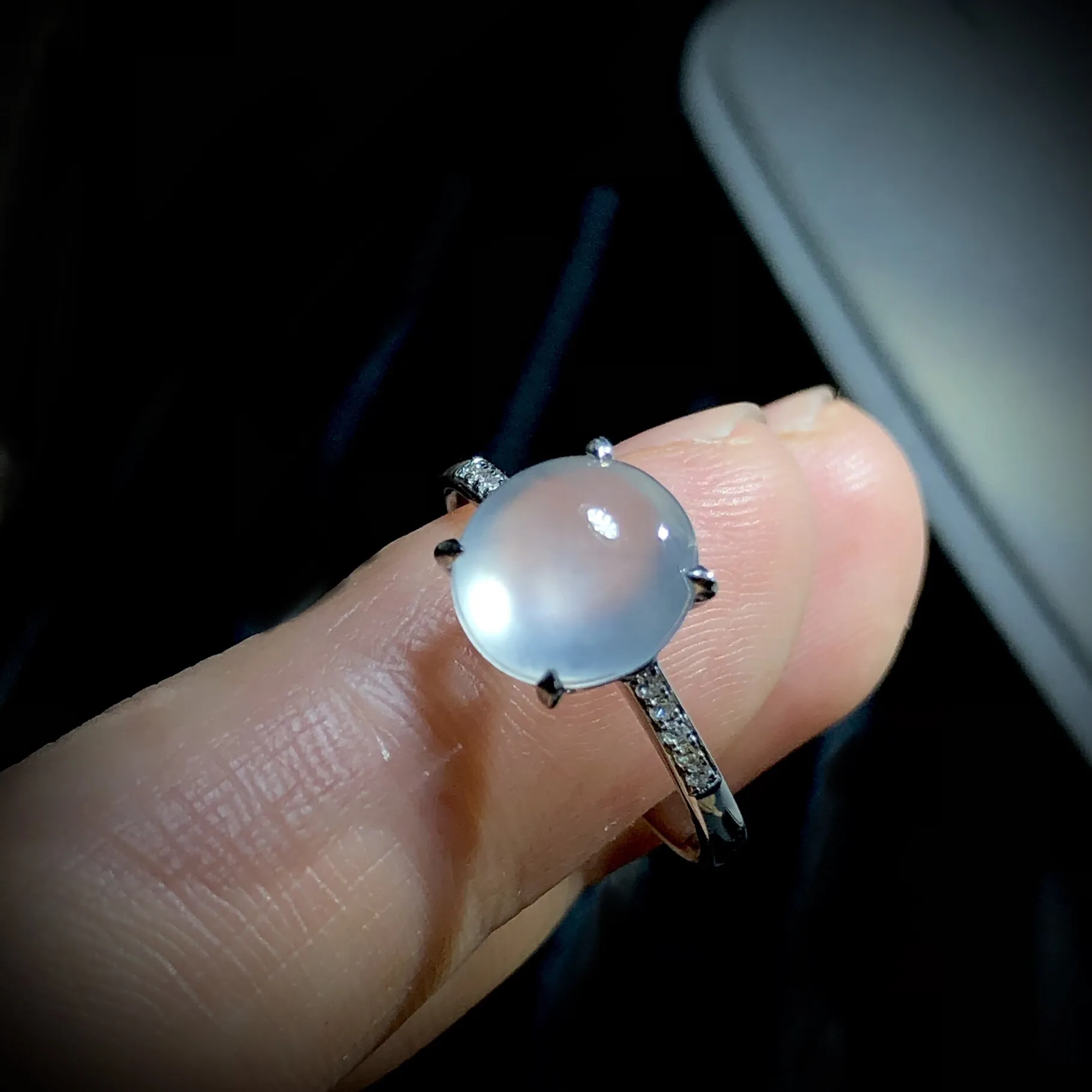 白冰戒指，裸石9-8.3-3.8mm，
现14#，18K金伴天然钻石镶嵌，