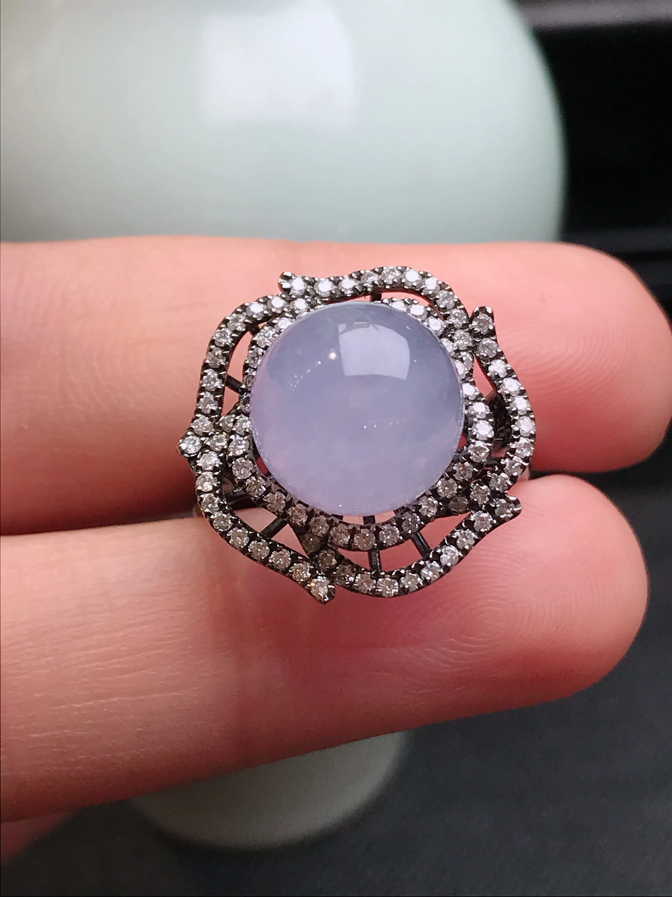严选推荐戒指，老坑冰糯化种浓郁紫罗兰蛋面戒指，18k金钻镶嵌而成，简约时尚，颜色好，品相佳，佩