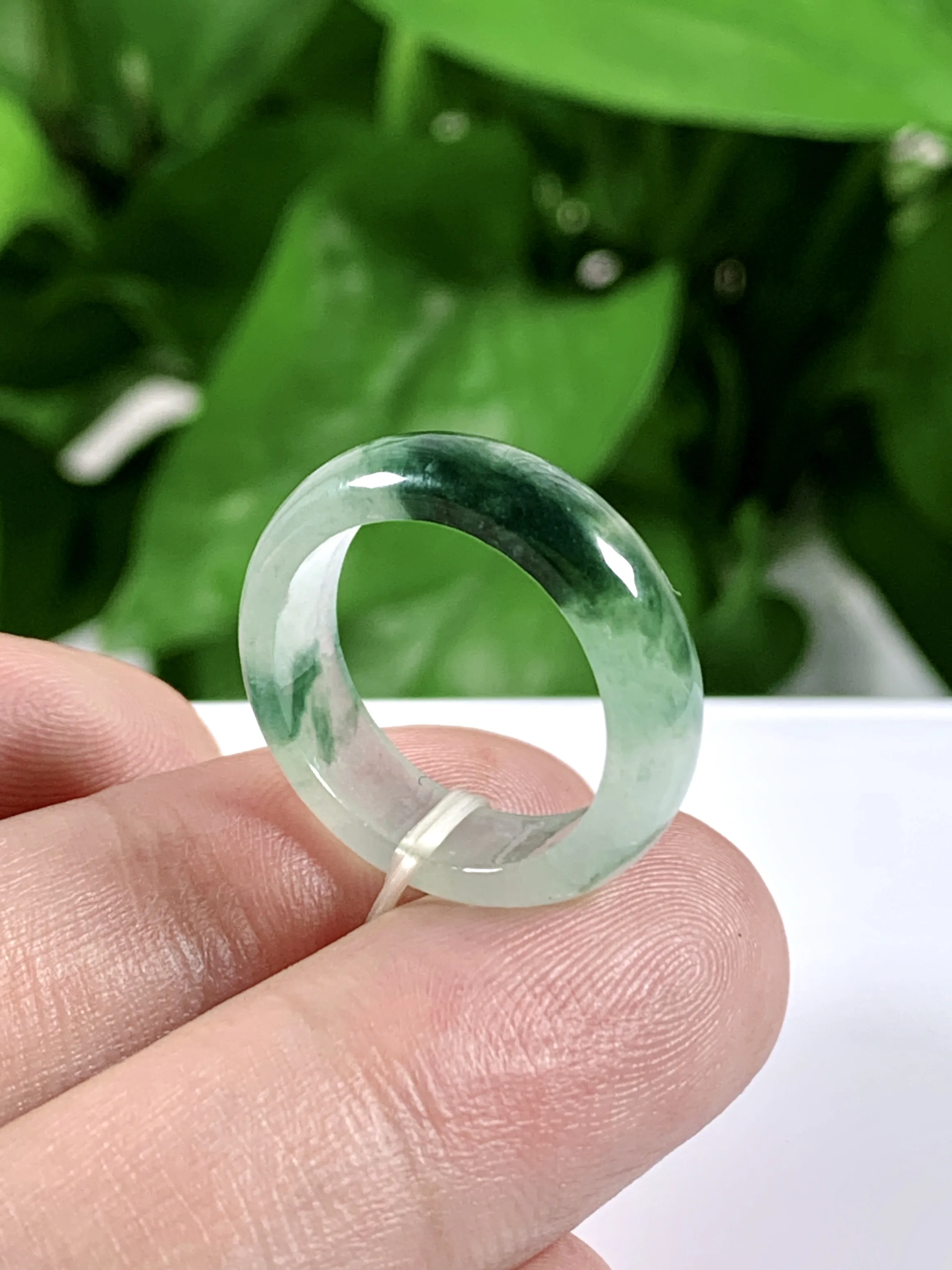 缅甸天然翡翠A货，冰种起胶飘花指环戒指，尺寸：圈口内径17.2mm=15号，宽厚6/3mm，重量：3