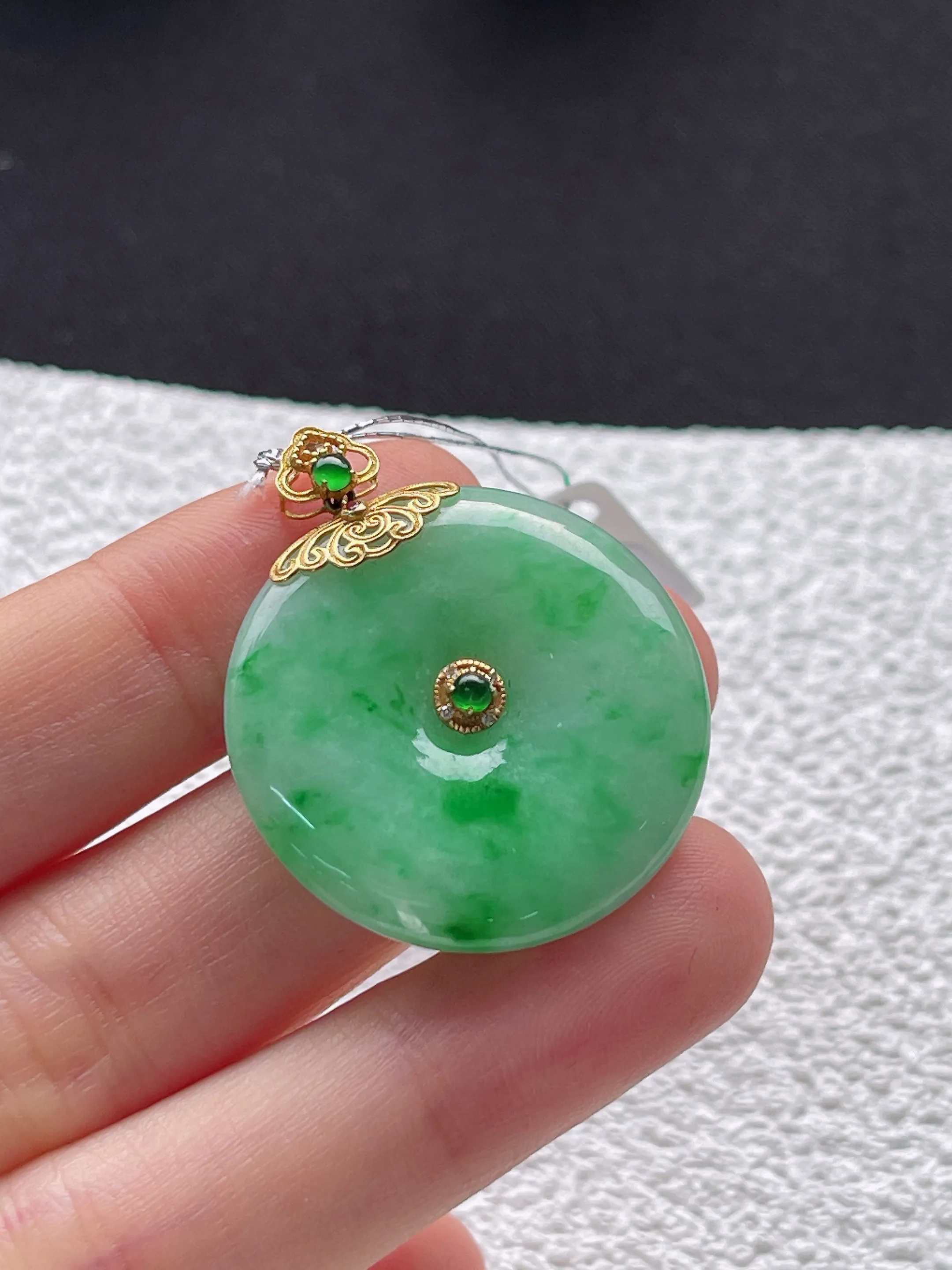 翡翠糯化种浅绿色平安扣，印记：G18K