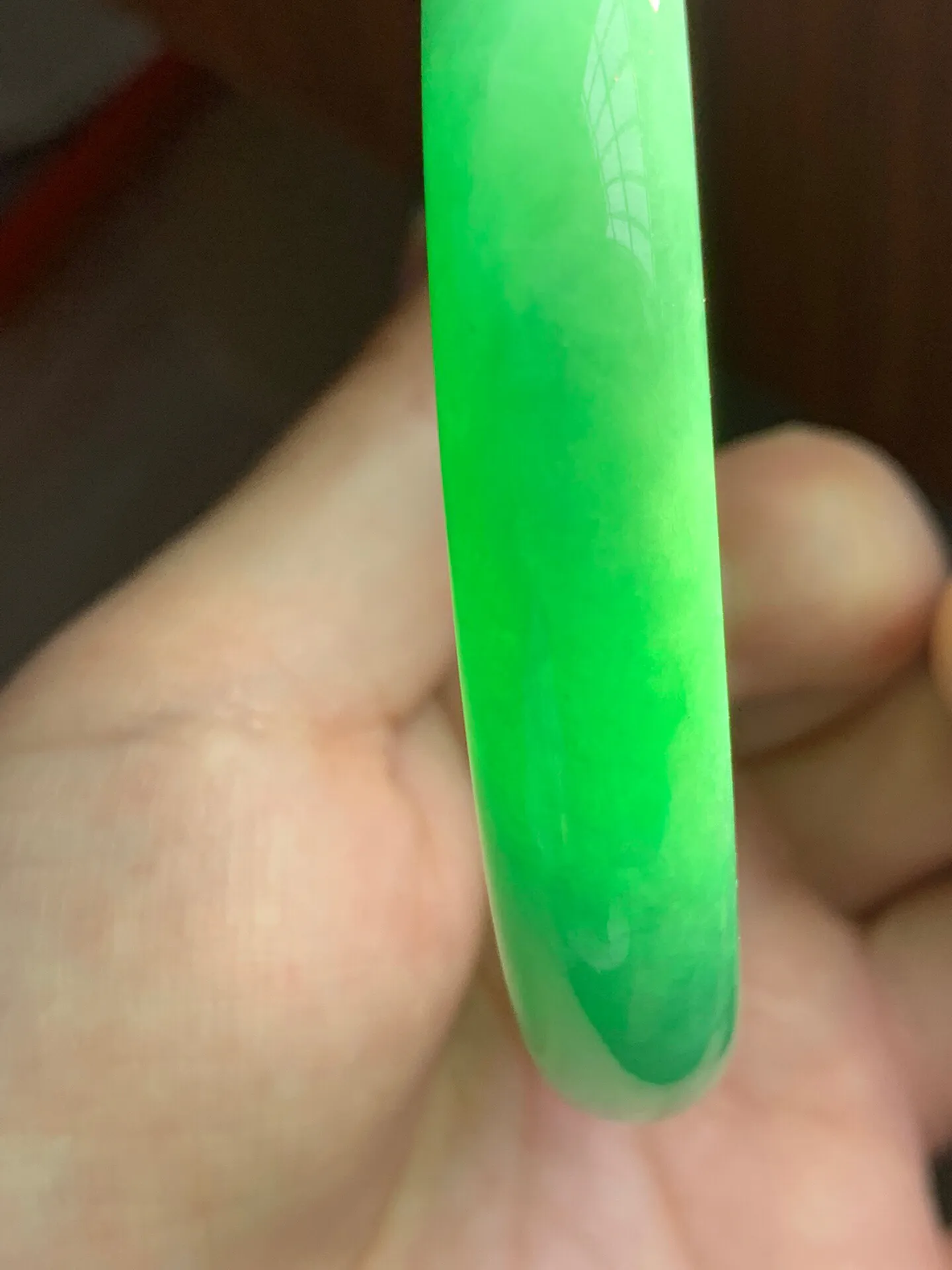 老坑冰润满绿圆条翡翠手镯，尺寸:58.1-12-11.8mm，适合59-58圈口。