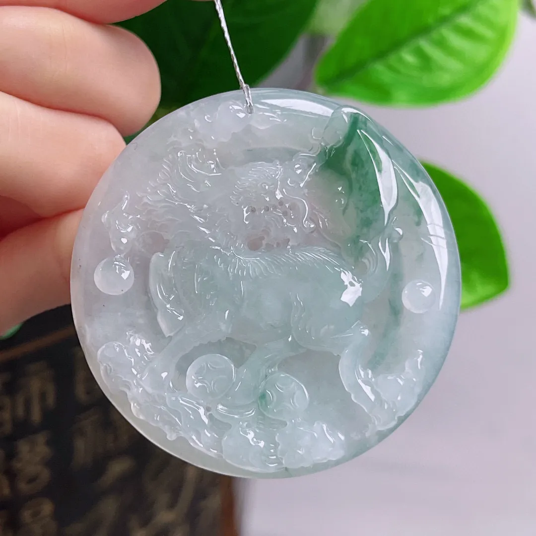缅甸天然A货翡翠  冰飘绿麒麟挂件 精美水润 料子细腻 尺寸：53.7-5.3mm29.85