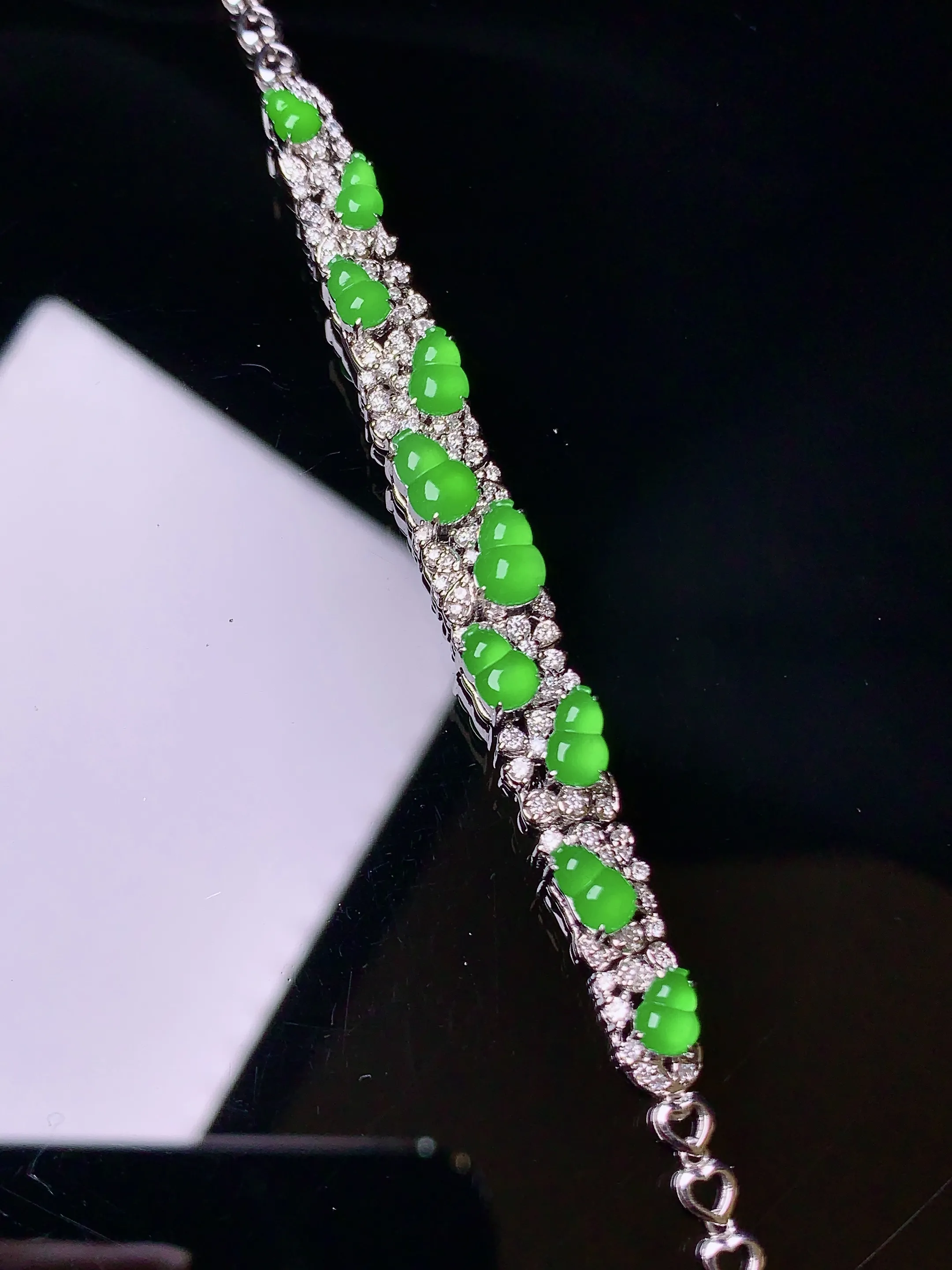 18K金钻镶嵌满绿葫芦手链 玉质细腻 色泽清新艳丽 款式新颖时尚精美 亮眼 整体尺寸75.5*7.3