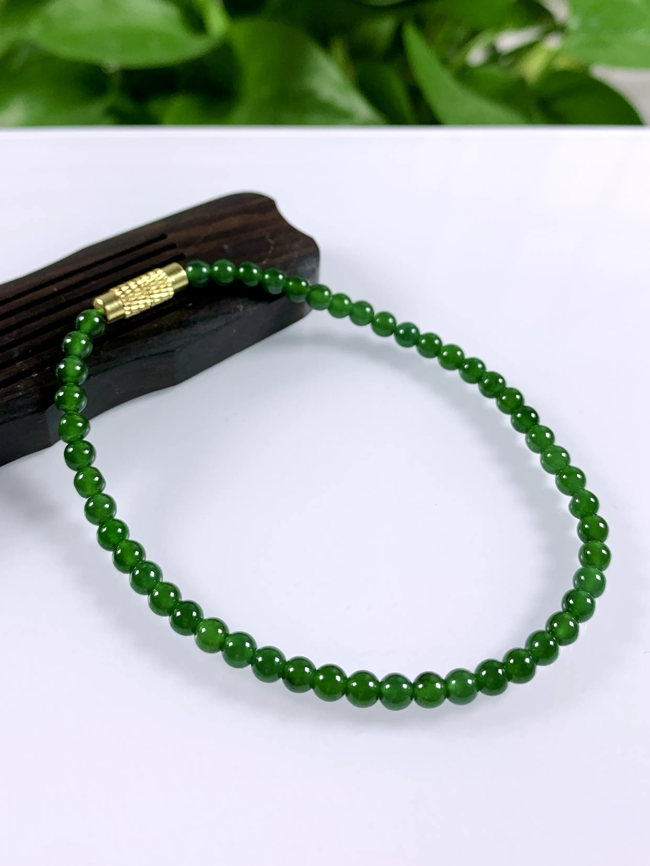 天然翡翠A货，冰种起胶满绿辣阳绿小圆珠小米珠项链手链，尺寸：3.8mm/50颗，长度185mm，重量：5.10g