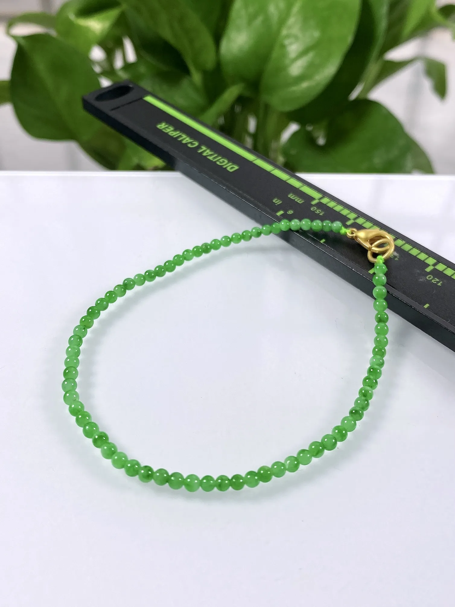 缅甸天然翡翠A货，冰种满绿阳绿小圆珠手串手链，尺寸：2.6mm/71颗，长度170mm，重量：2.18g