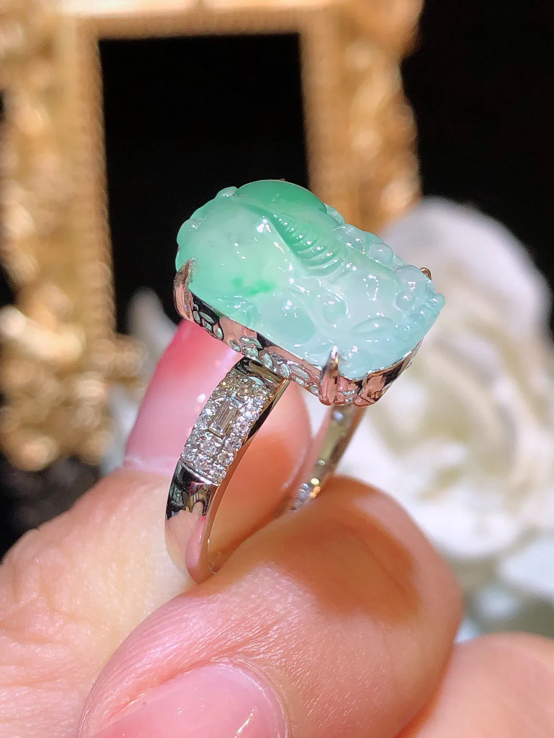 翡翠冰飘绿貔貅戒指 雕工精美 颜色细腻 饱满圆润