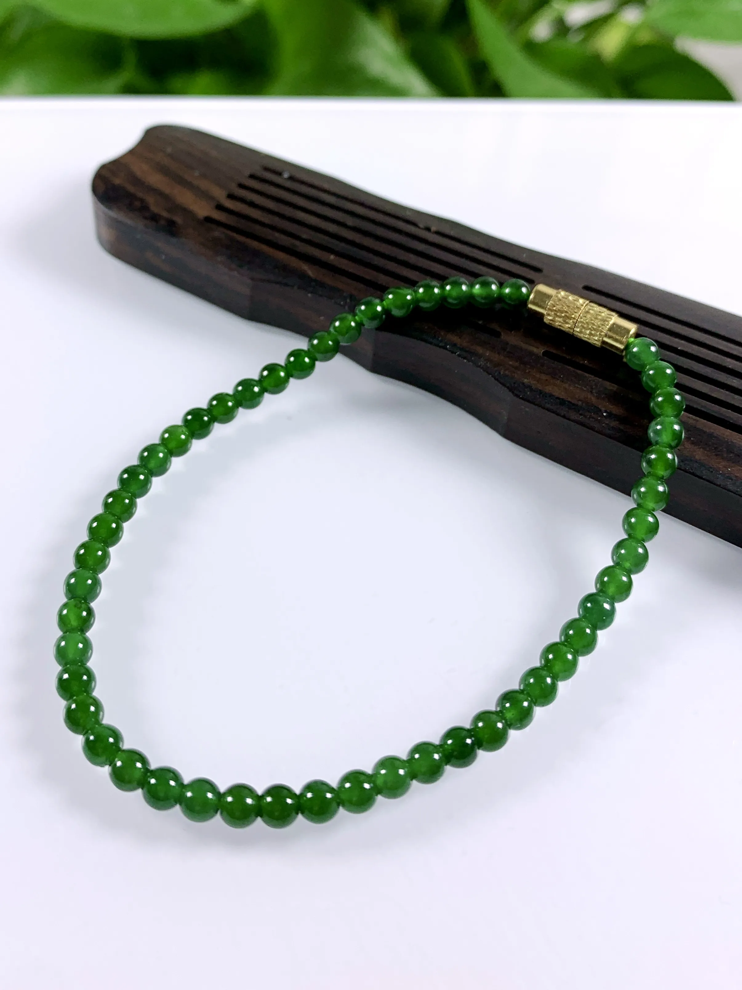 天然翡翠A货，冰种起胶满绿辣阳绿小圆珠小米珠项链手链，尺寸：3.8mm/50颗，长度185mm，重量：5.10g