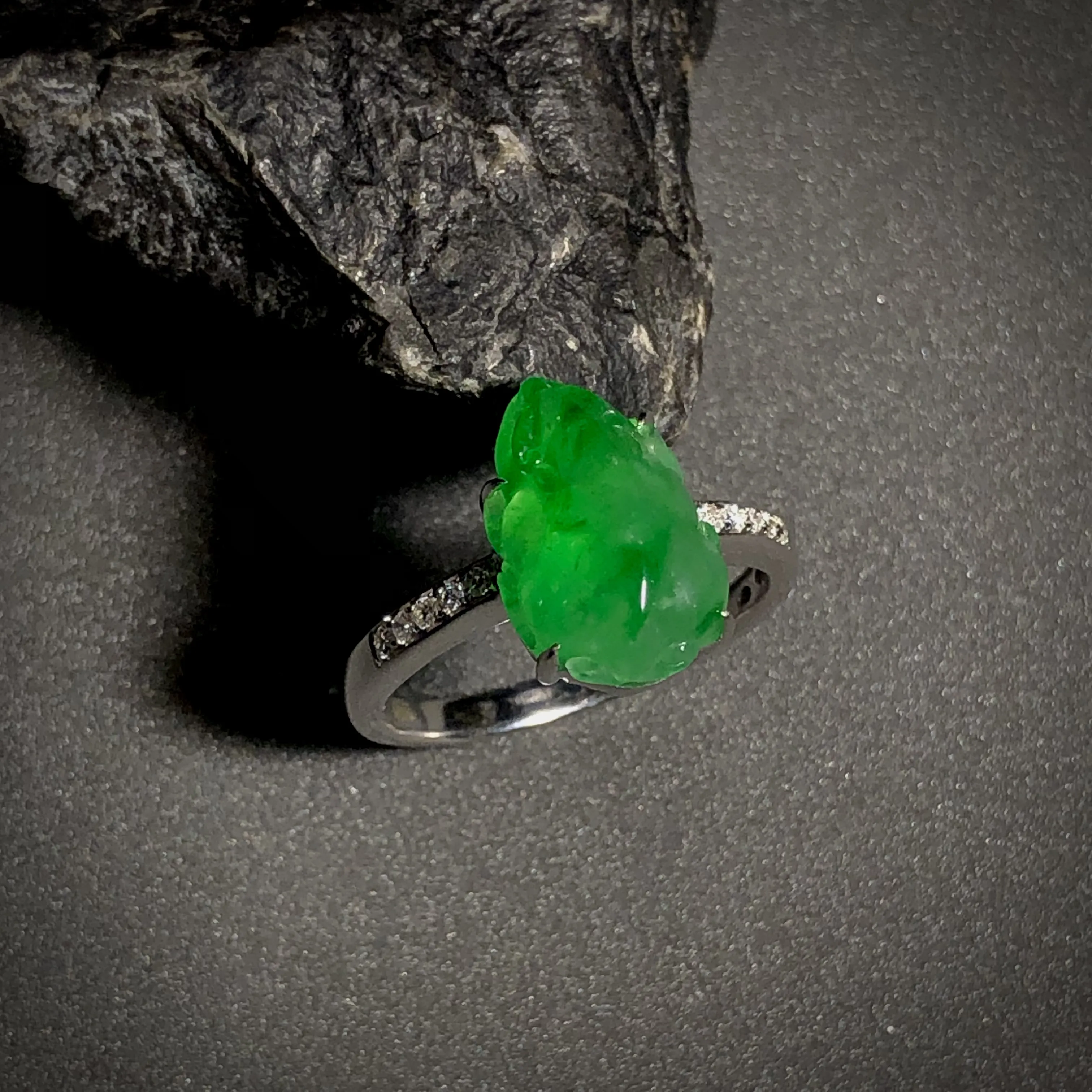 貔貅戒指。裸石13-9-5.2mm，
14#可改，18K金，南非钻石，