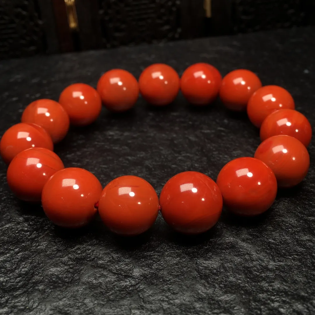 精品南红单圈手链，柿子红，颜色红润，晶体干净，非常漂亮，直径：14.6mm，佩戴南红可以疏通血液循环