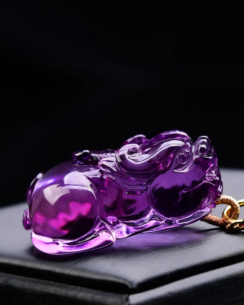 天然紫水晶貔貅吊坠 貔貅招财进财，紫水晶，紫东气来，佩带者顺利顺利保平安，实物常非漂亮，懂的货速度 42*29*19mm，重62.2g
