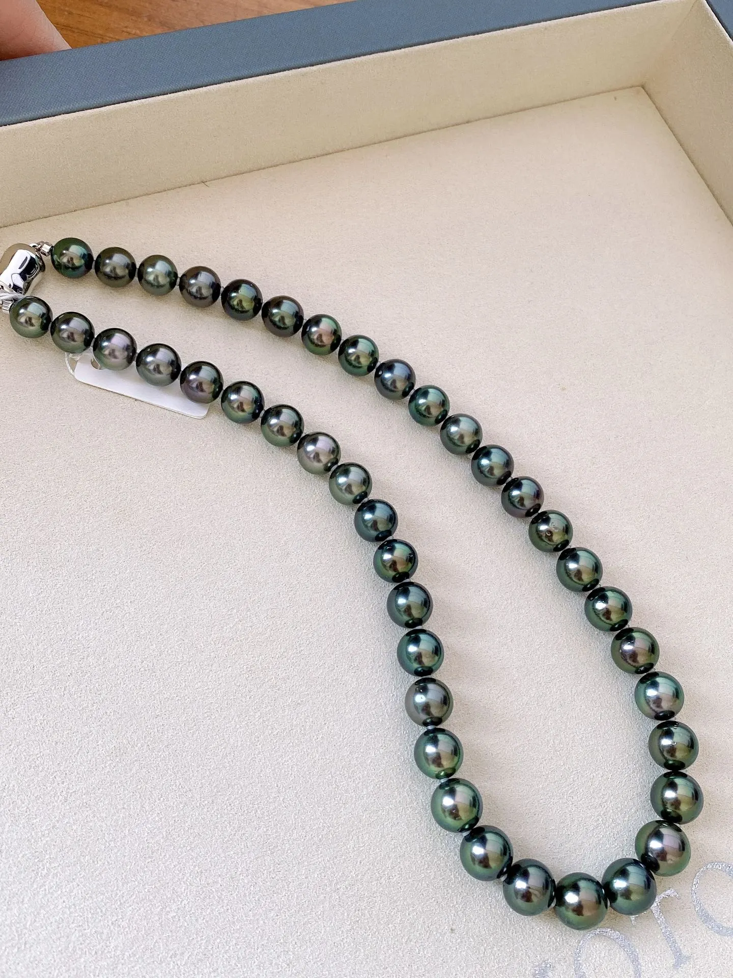 大溪地孔雀绿项链，颜色漂亮珠光美，微瑕，规格：9.1-11.1mm，黄金尺寸，上身效果赞！