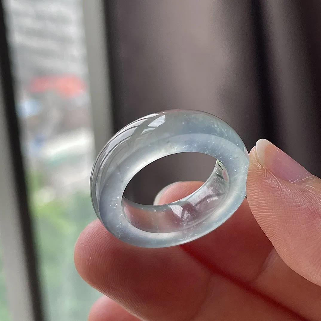 玻璃种指环，无纹无裂，光感十足，水润通透，尺寸25.4/6.3/4.5-内径16.3编号420