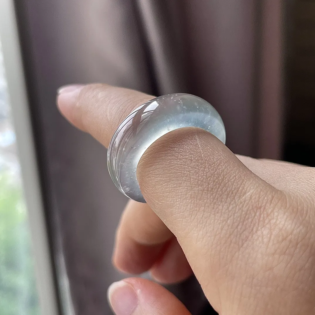 玻璃种指环，无纹无裂，光感十足，水润通透，尺寸25.4/6.3/4.5-内径16.3编号420