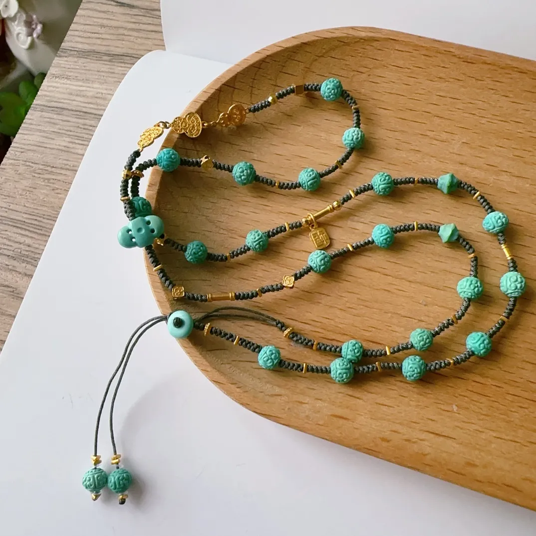 天然绿松石回纹珠手链挂链、搭配18k金配饰，绿色系，越戴越漂亮！回纹珠规格5mm.，同款随机发