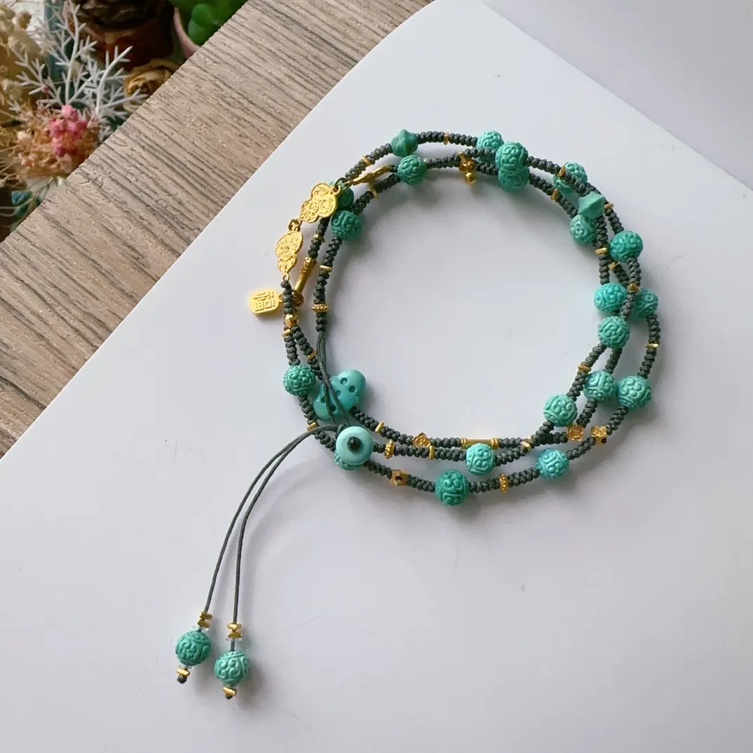 天然绿松石回纹珠手链挂链、搭配18k金配饰，绿色系，越戴越漂亮！回纹珠规格5mm.，同款随机发