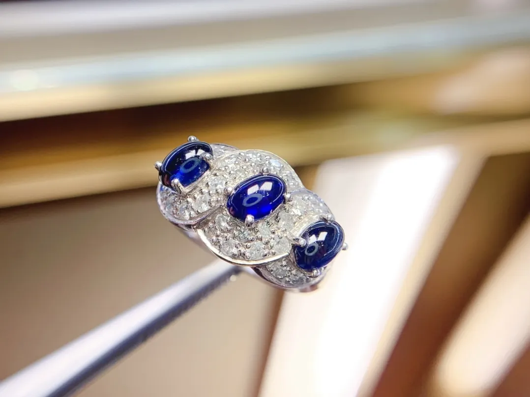 天然蓝宝石戒指、pt900铂金镶嵌、晶体通透、火彩闪、南非足反钻石、裸石2.3克拉、单颗裸石规