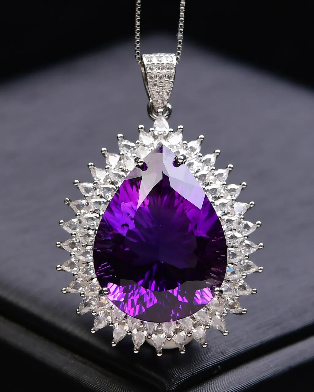 天然紫水晶千禧刻面吊坠 钻石切工，刻面闪亮，晶体透亮，水润润的，手工打磨，难度高，遇见请珍惜，