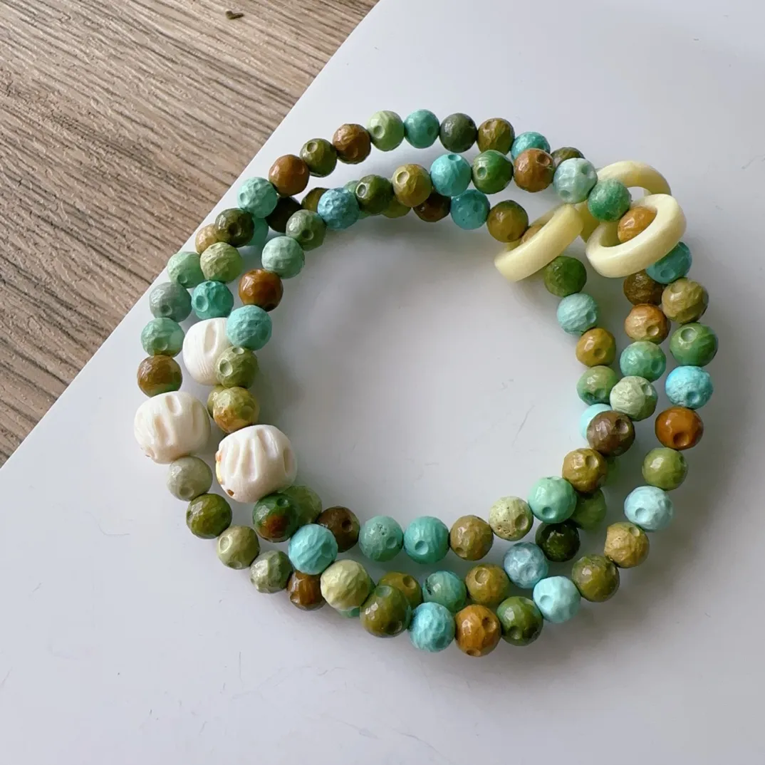 糖果色天然绿松石手链 绿松石星球珠多宝手链，高瓷彩色星球珠，搭配蜜蜡跑环，猛犸牙，规格5.6mm，一