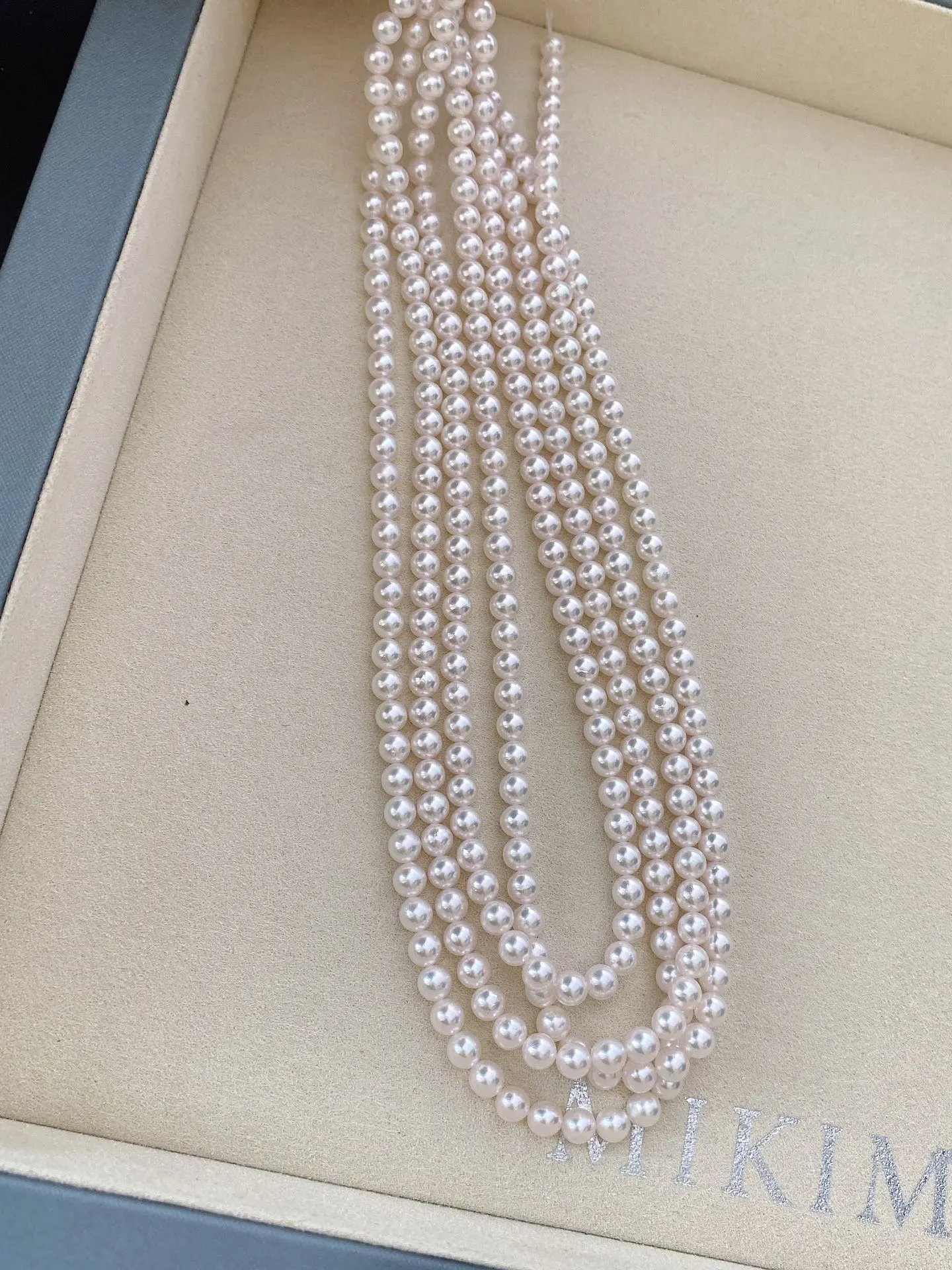 akoya珍珠项链，新货，现在流行叠戴的baby珠，规格：5-5.5mm，正圆珠光好，可以叠戴可以单