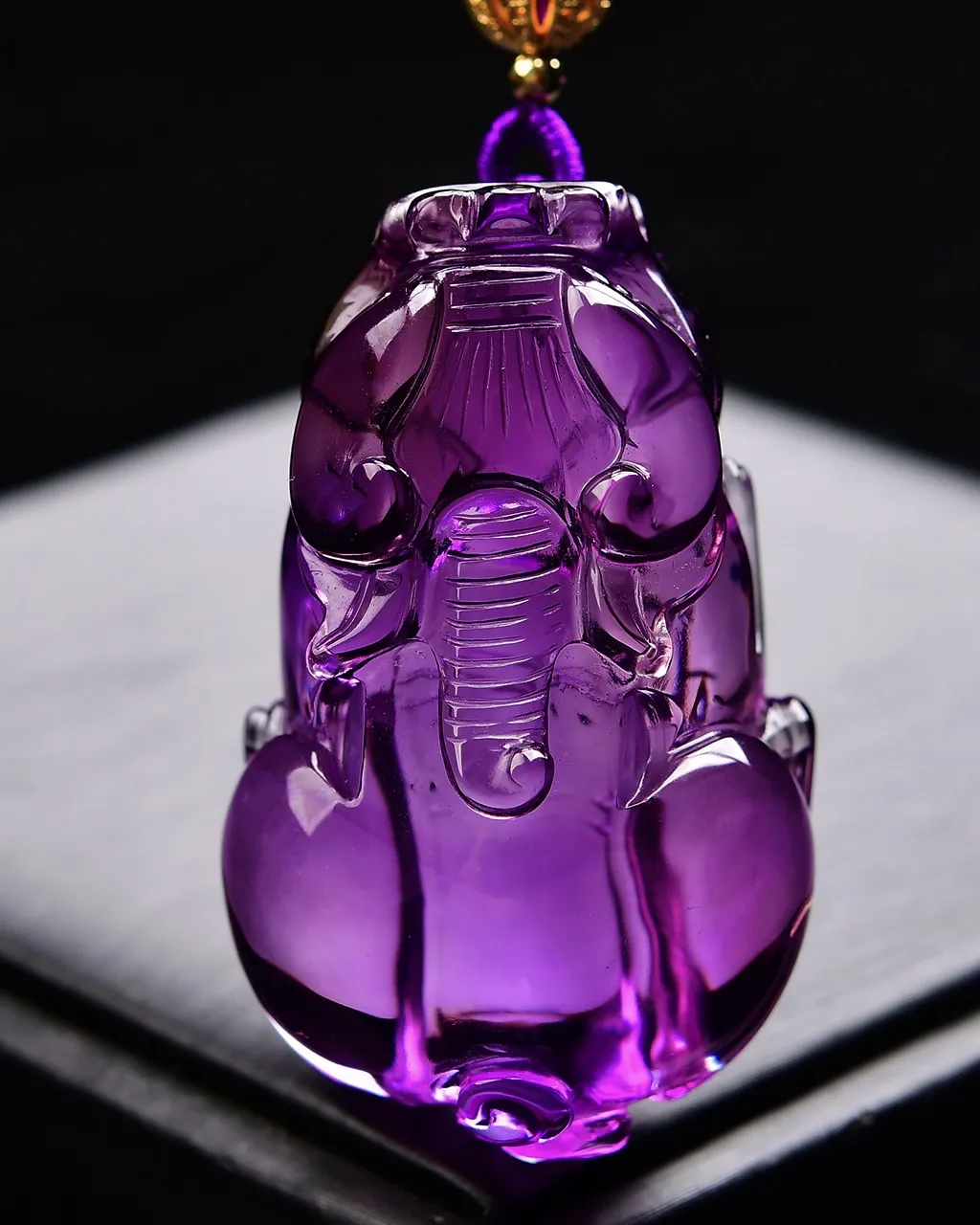 天然紫水晶貔貅吊坠 貔貅招财进财，紫水晶转运，紫东气来，佩带者顺利顺利保平安，实物常非漂亮，懂的货速度，珠链4.5mm天然紫水晶 44*27*19mm，重52.6g