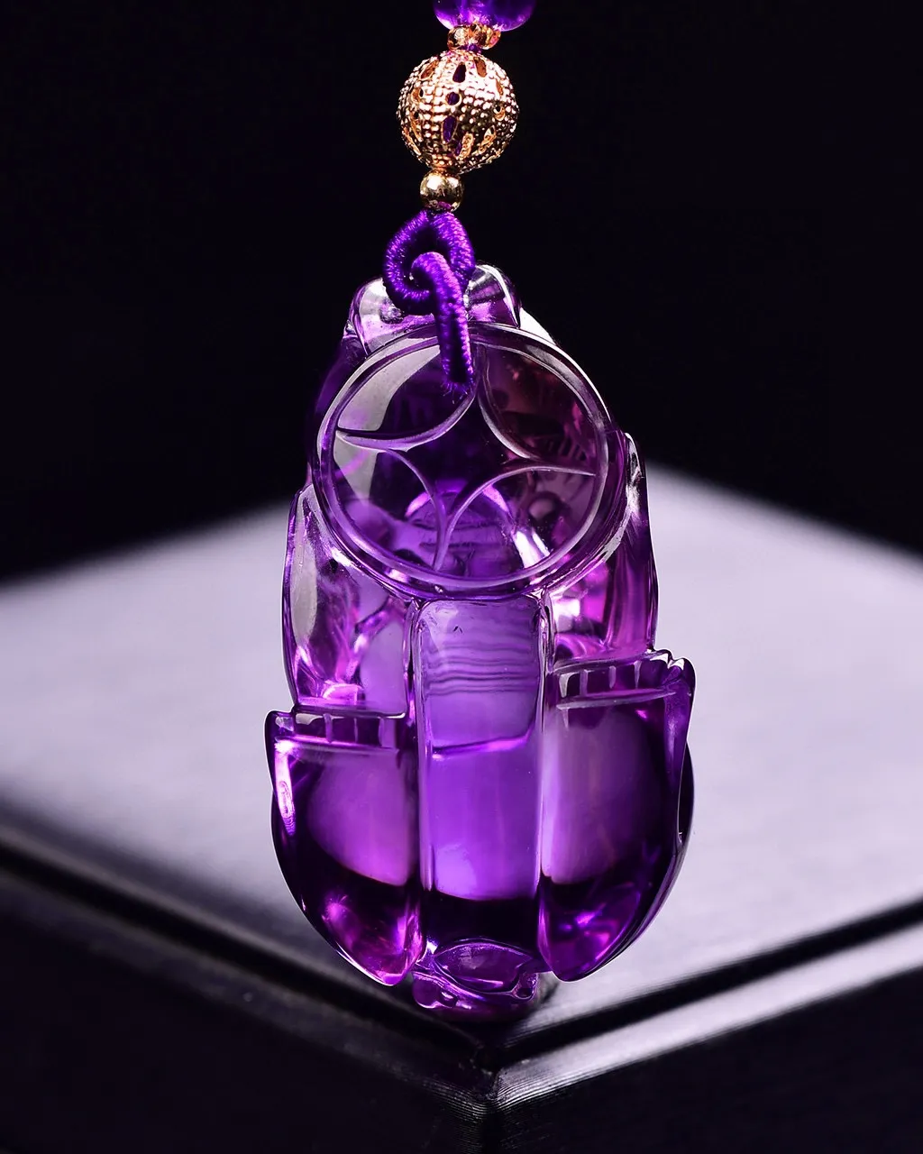 天然紫水晶貔貅吊坠紫气东来，貔貅招财进财，紫水晶..转运，顺顺利利保平安，实物非常漂亮，珠链4mm天然紫水晶 规格:39*25*16mm，重40g
