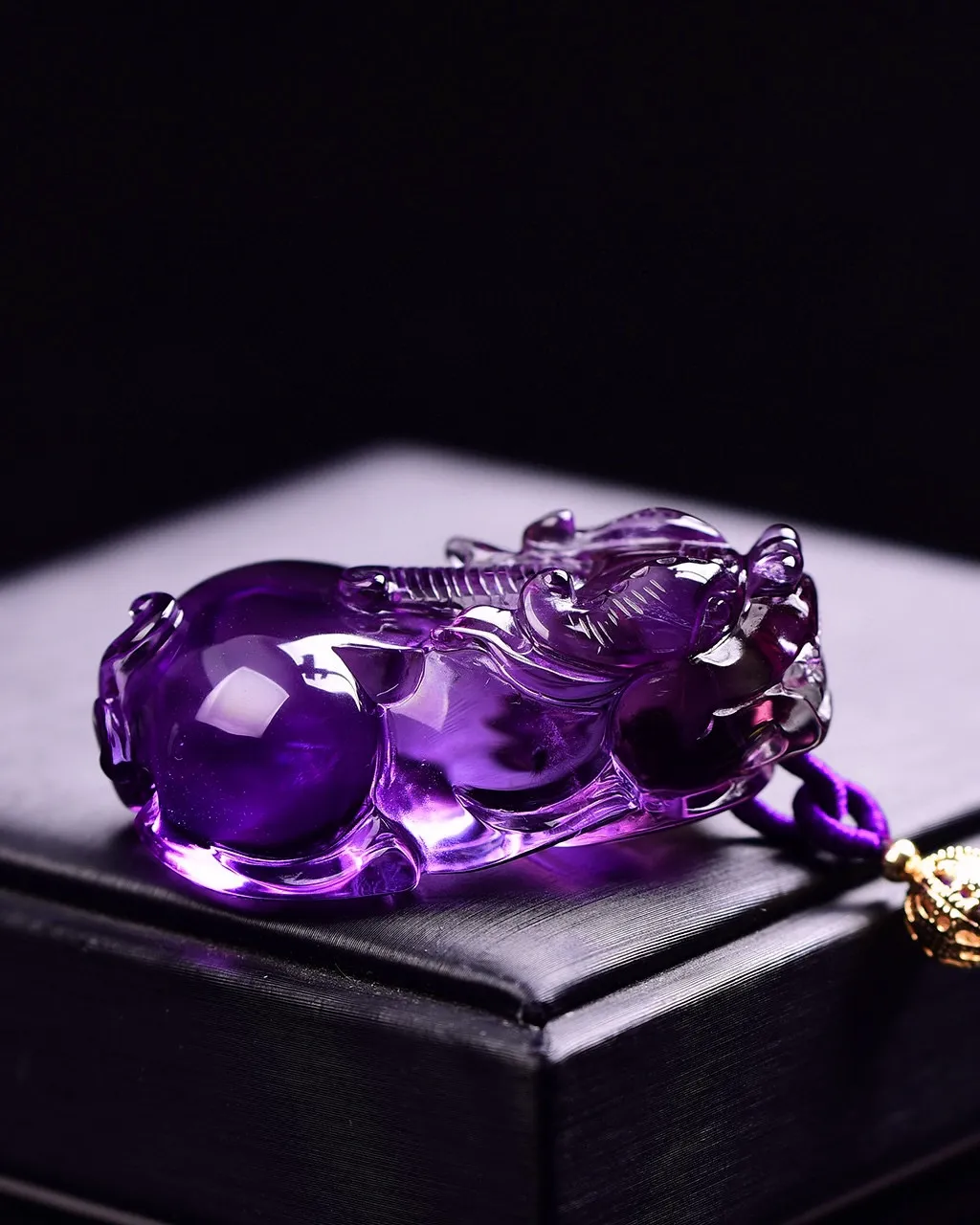 天然紫水晶貔貅吊坠紫气东来，貔貅招财进财，紫水晶..转运，顺顺利利保平安，实物非常漂亮，珠链4mm