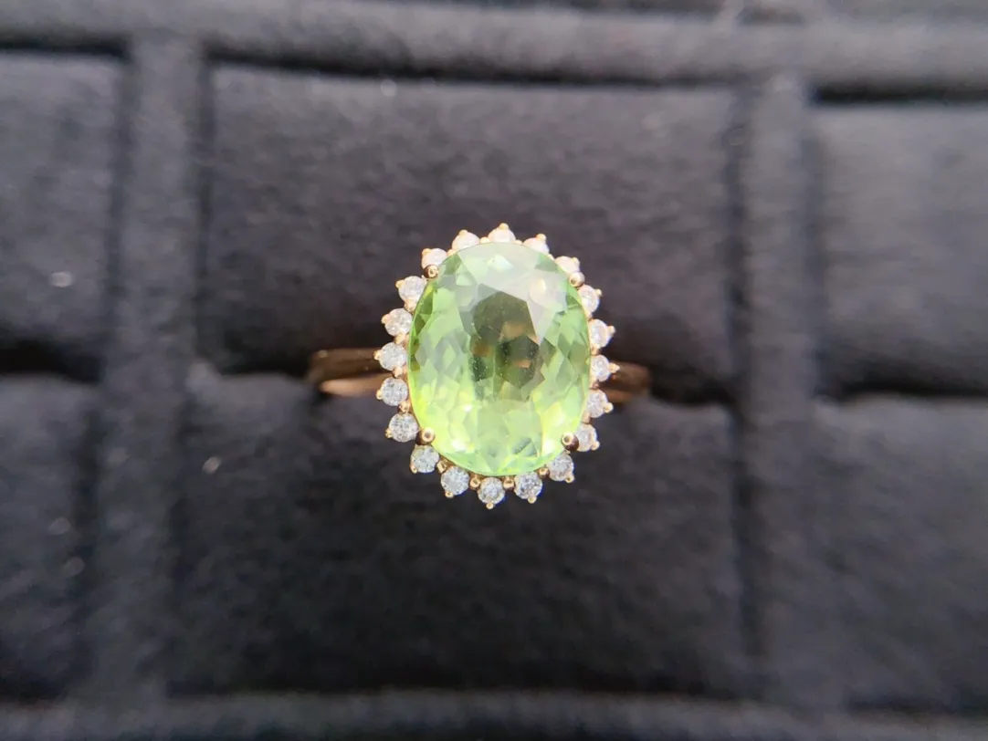 天然绿碧玺戒指、18K重金镶嵌、晶体干净、火彩闪、南非足反钻石、裸石3.5克拉、14#圈口可改