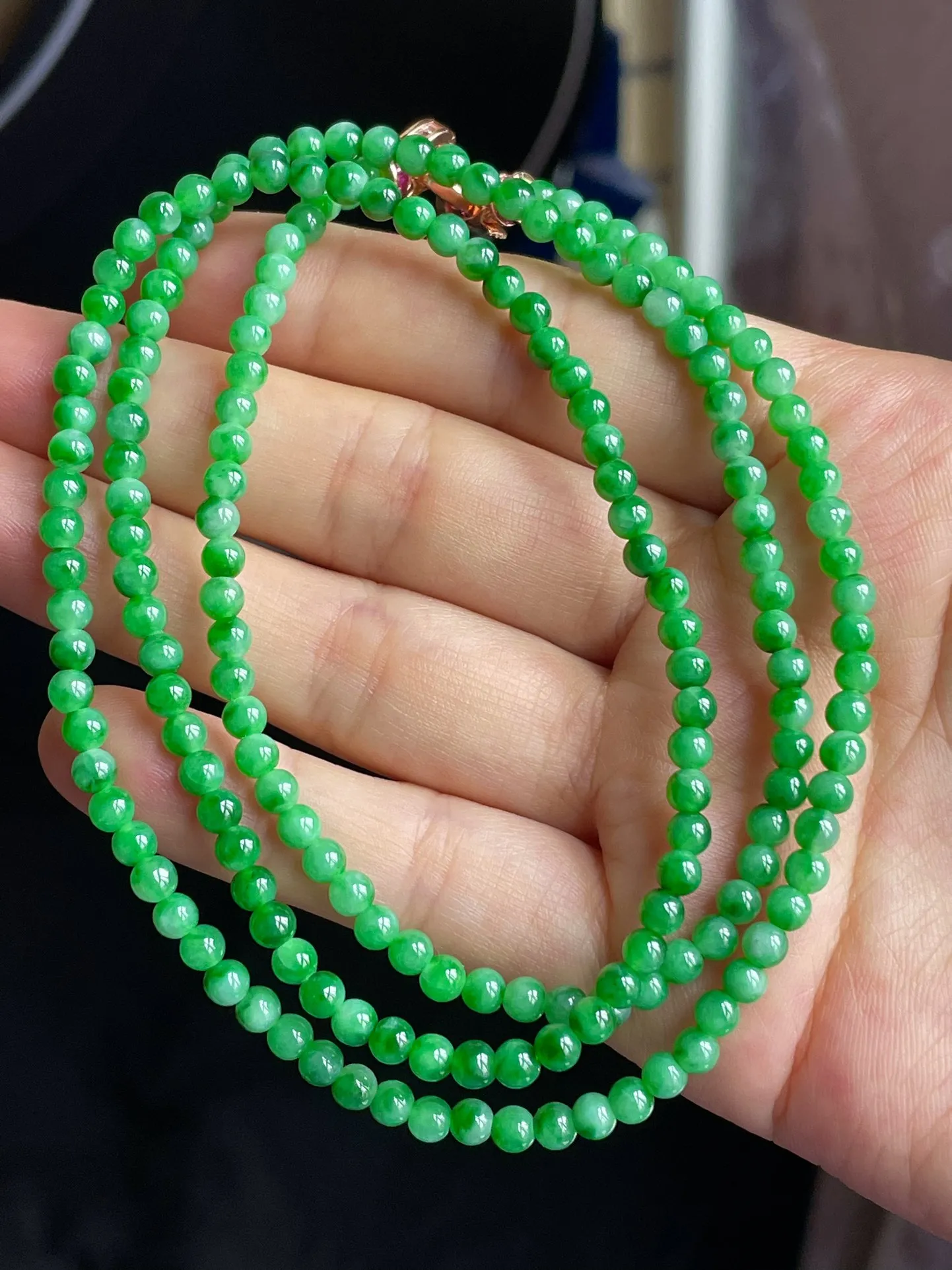 冰阳绿珠链，无纹裂，色辣水润，尺寸3.2-184颗编码427