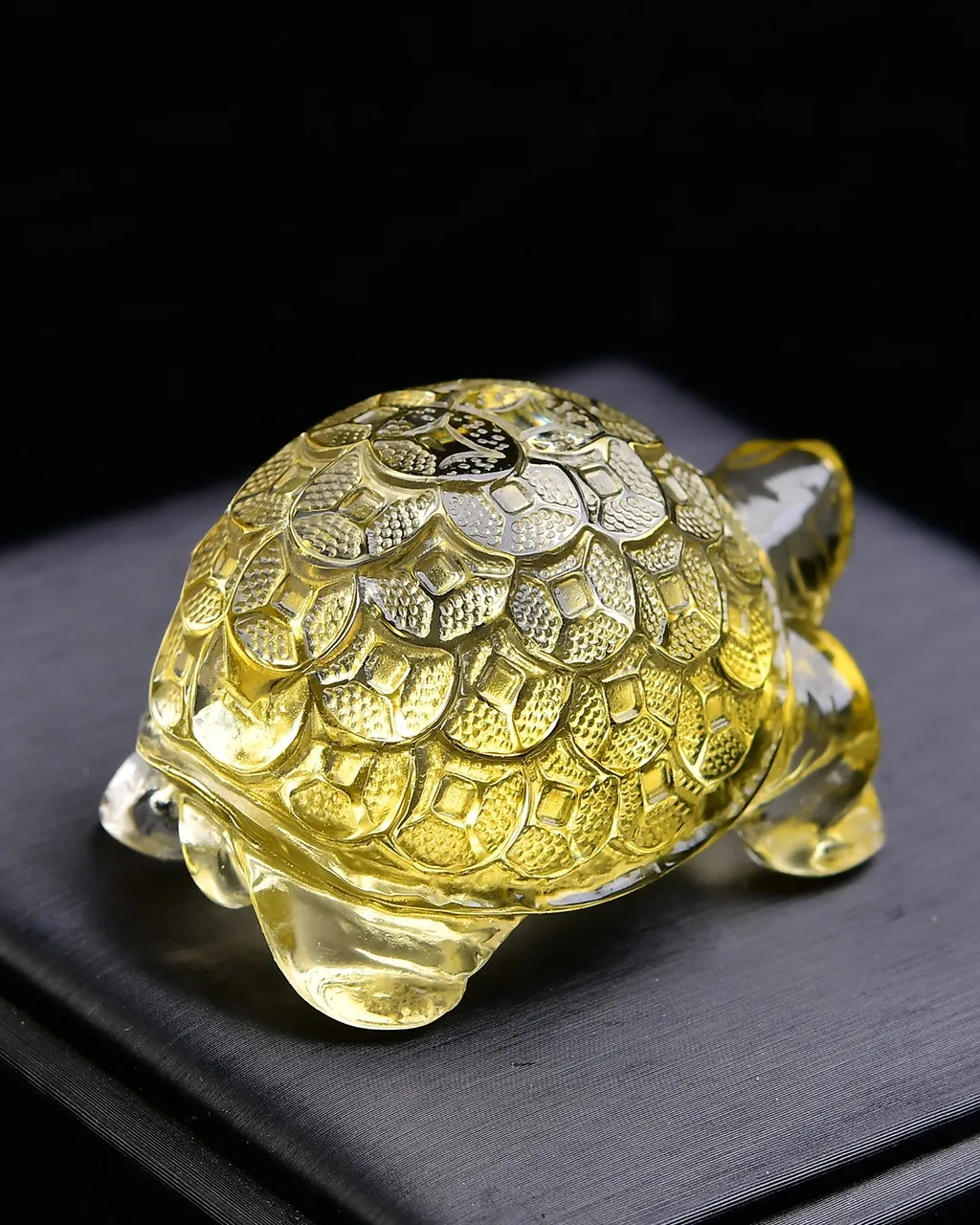 天然黄水晶金钱龟•长寿龟摆件，招财进财•，乌龟是吉祥的，又是长寿的象征，雕工栩栩如生，实物非常漂亮 规格:54*34*30mm，重71.3g