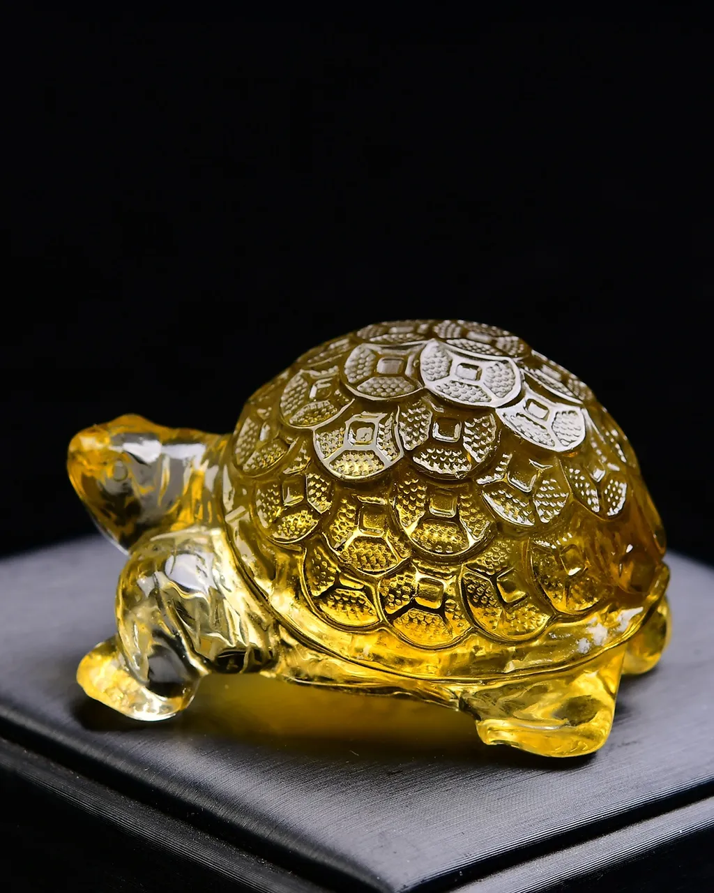 天然黄水晶金钱龟•长寿龟摆件，招财进财•乌龟是吉祥的，又是长寿的象征，雕工栩栩如生，实物非常漂亮 规格:64*41*37mm，重119.2g