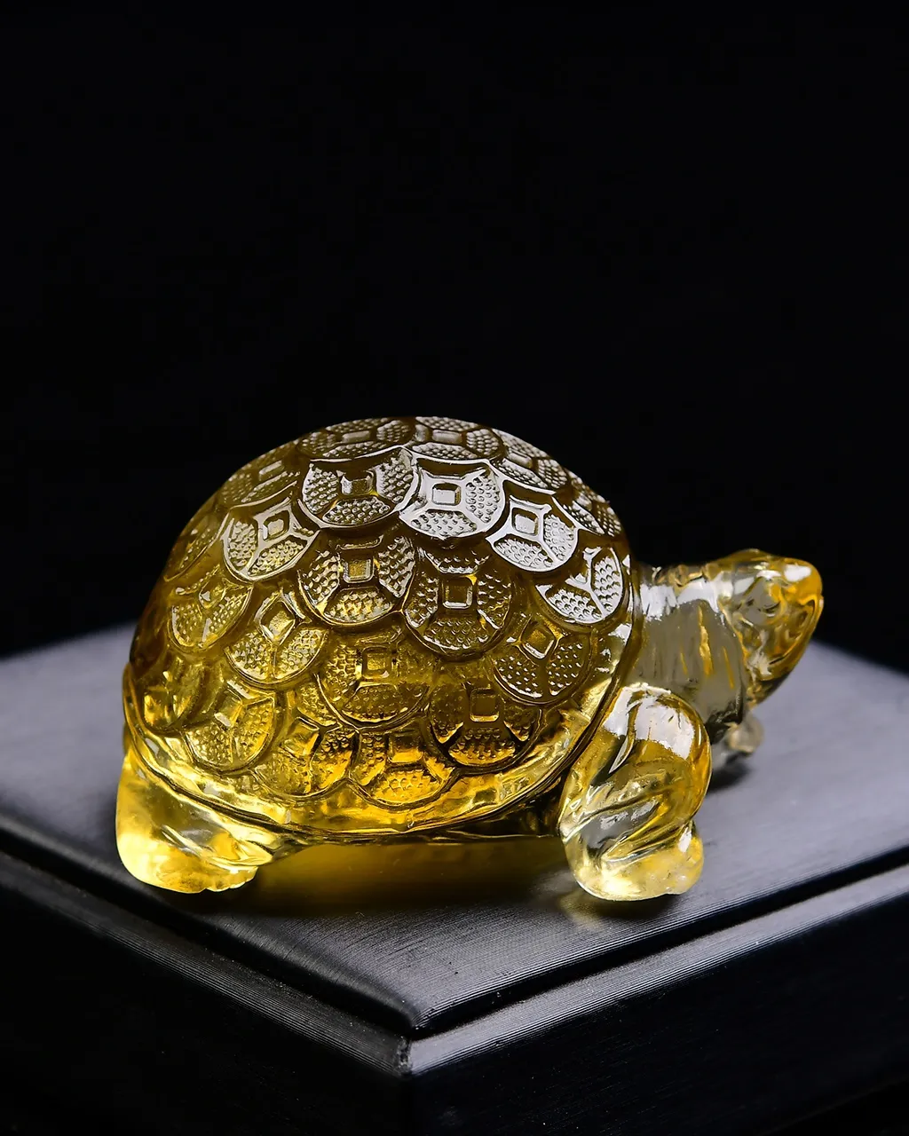 天然黄水晶金钱龟•长寿龟摆件，招财进财•乌龟是吉祥的，又是长寿的象征，雕工栩栩如生，实物非常漂亮