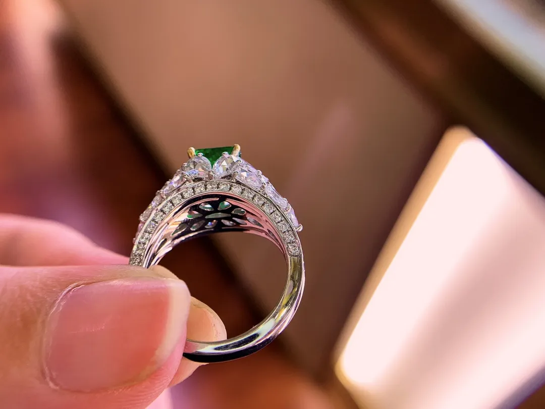 18K重金天然祖母绿戒指、晶体通透、南非足反钻石、裸石重1.38克拉、钻石2.552克拉、总重6.96克、14#圈口可改、