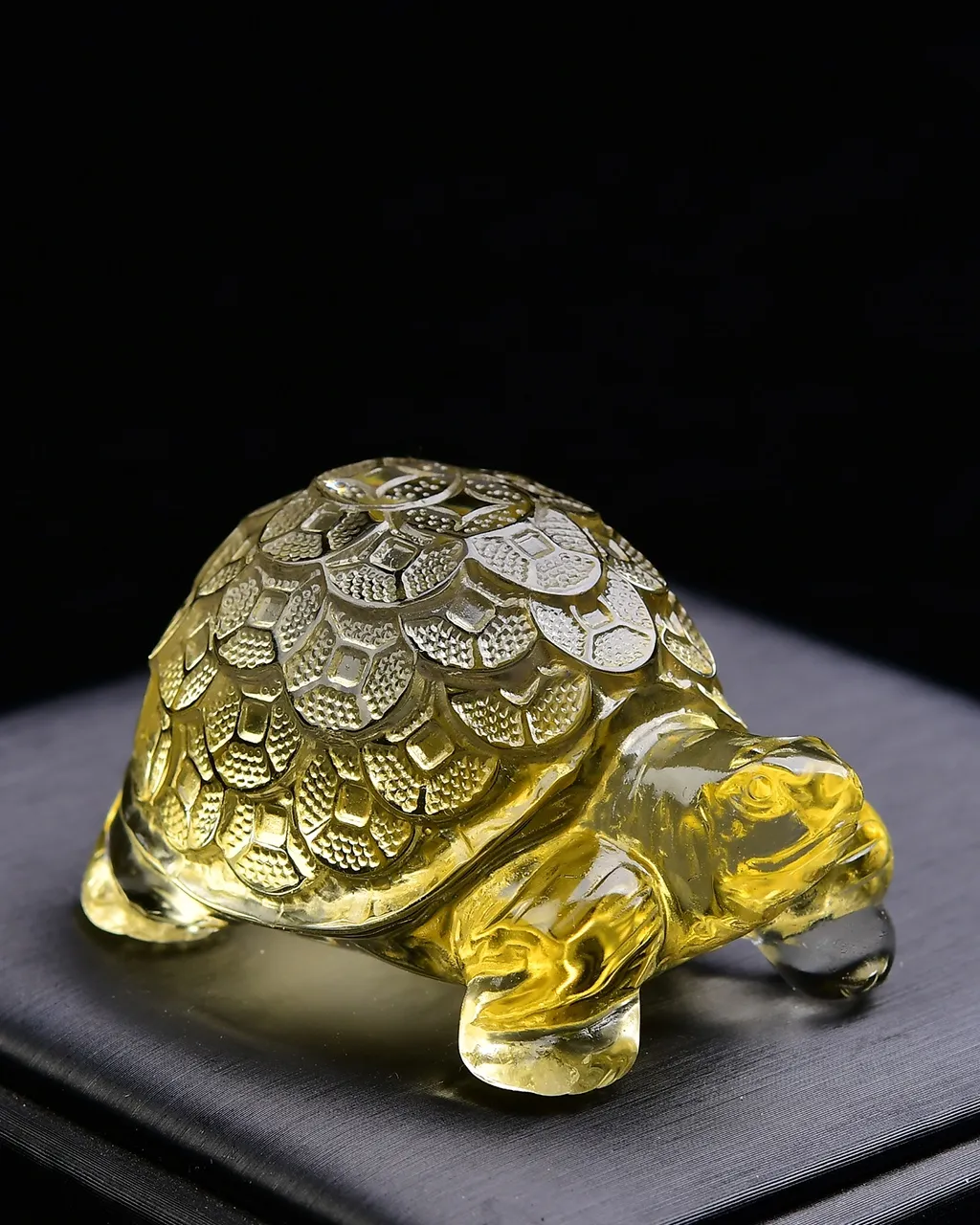天然黄水晶金钱龟•长寿龟摆件，招财进财•，乌龟是吉祥的，又是长寿的象征，雕工栩栩如生，实物非常漂亮 规格:54*34*30mm，重71.3g