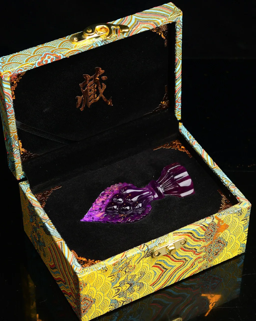 天然紫水晶摆件，拥有者顺顺利利保平安，实物非常漂亮 规格:104*46*42mm，重110g