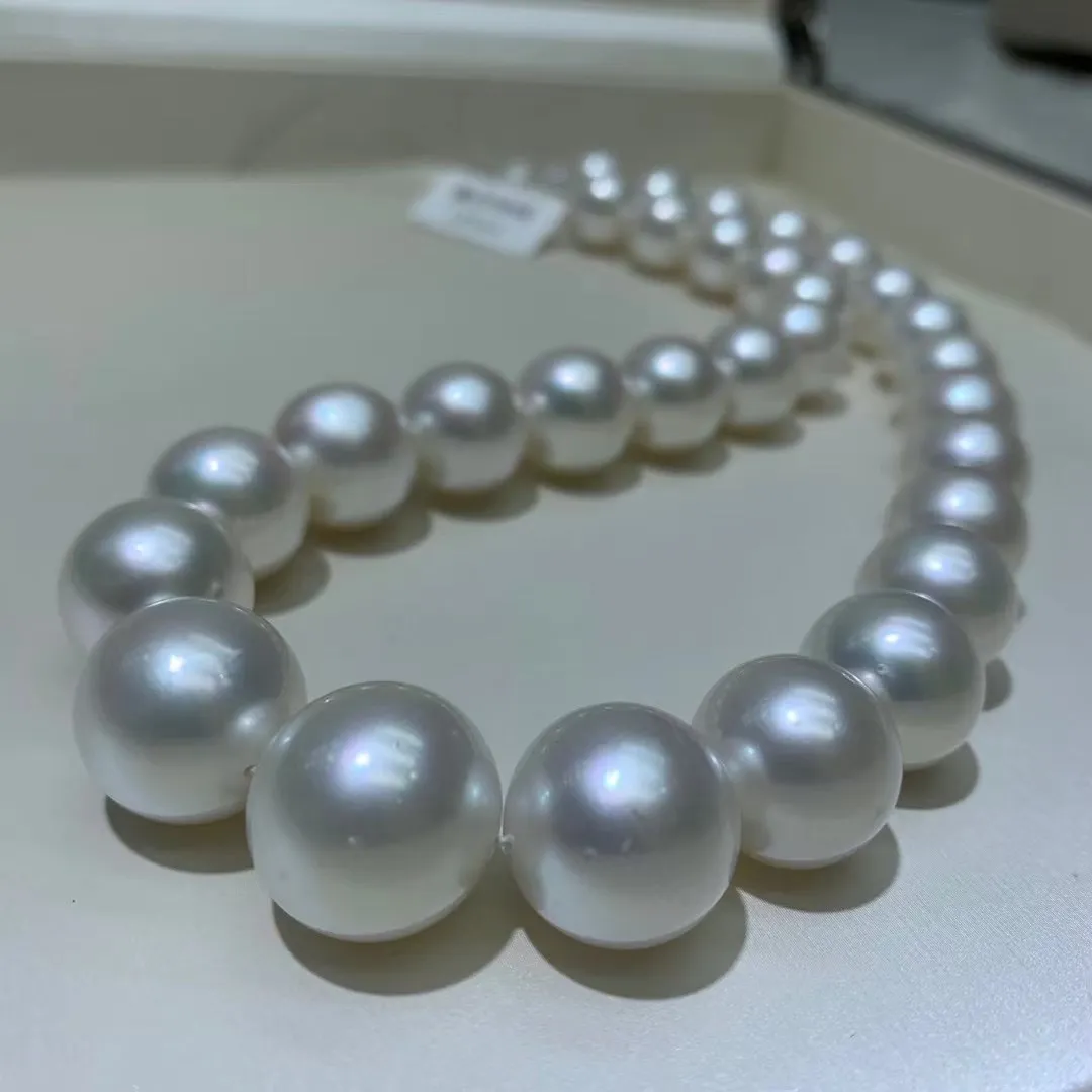 澳白珠链大点位
天然白蝶珍珠海水项链 12.8-16.5mm正圆银白珠光！微瑕，同款随机发