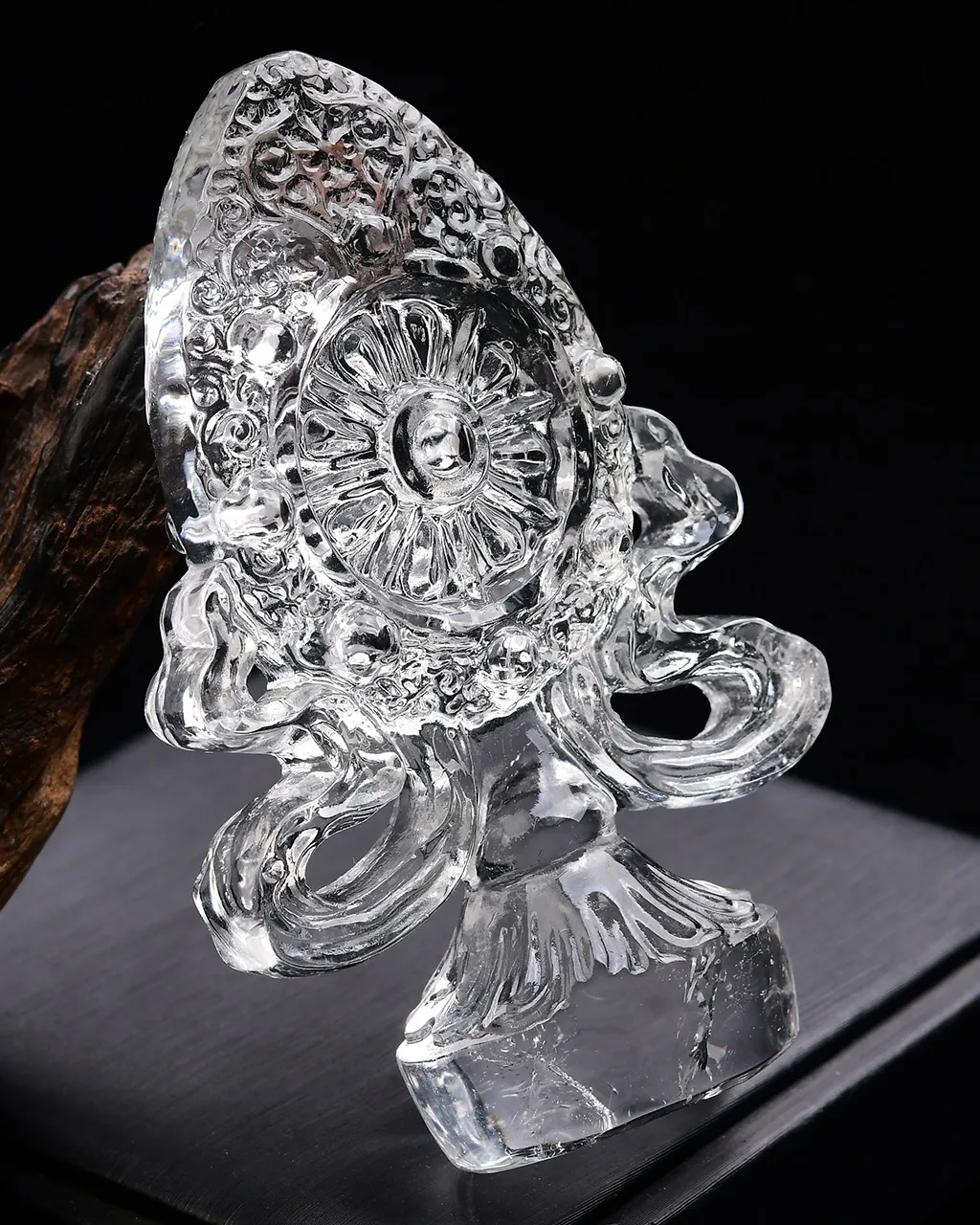 天然白水晶摩尼宝摆件拥有者顺顺利利保平安，大师镂空雕刻，难度高，实物非常漂亮 规格:94*59*27mm，重113.4g