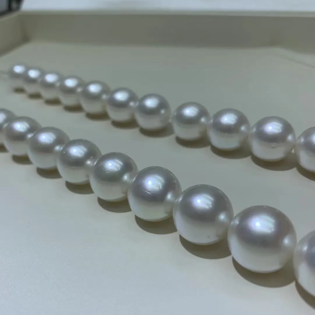 澳白珠链大点位
天然白蝶珍珠海水项链 12.8-16.5mm正圆银白珠光！微瑕，同款随机发