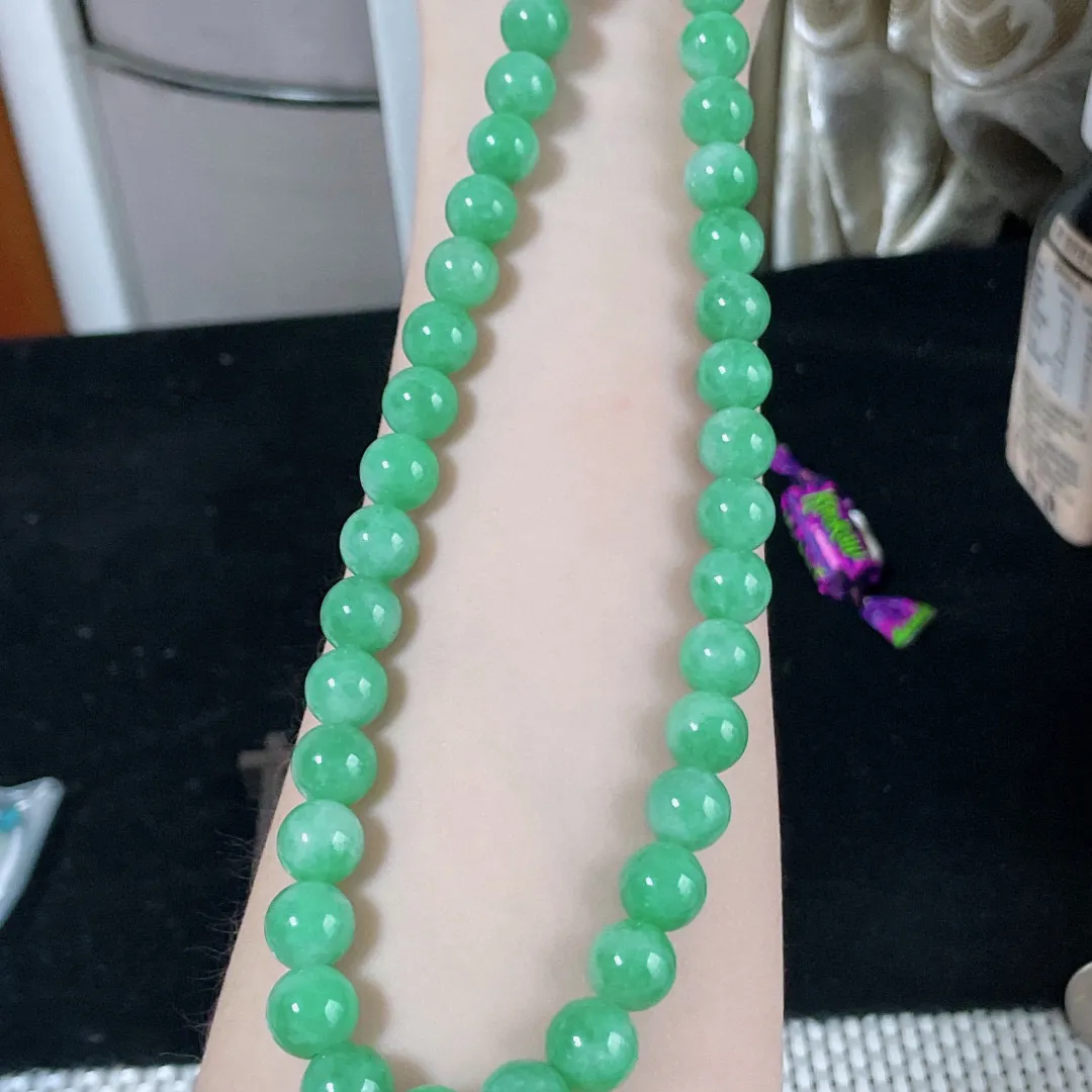 翡翠a货满绿圆珠项链53颗，尺寸 10.5， 116.92