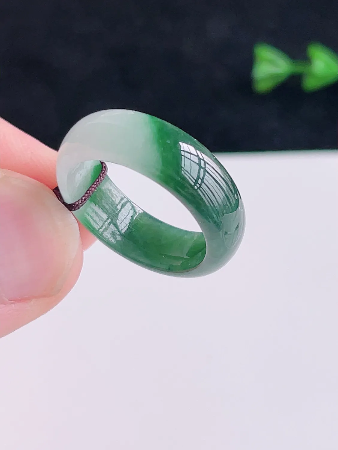 A货翡翠冰润绿色翡翠戒指  颜色清新 半山半水 艳丽漂亮，佩戴优雅大方，AK0110   （请在自然