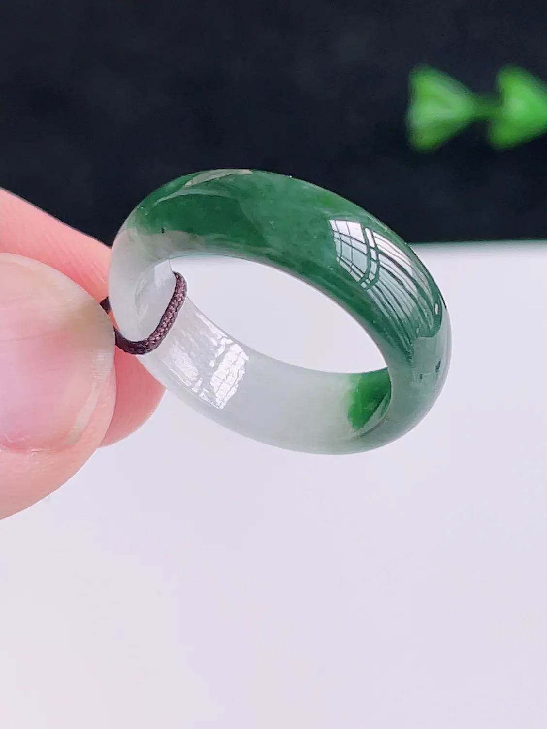 A货翡翠冰润绿色翡翠戒指  颜色清新 半山半水 艳丽漂亮，佩戴优雅大方，AK0109   （请在自然