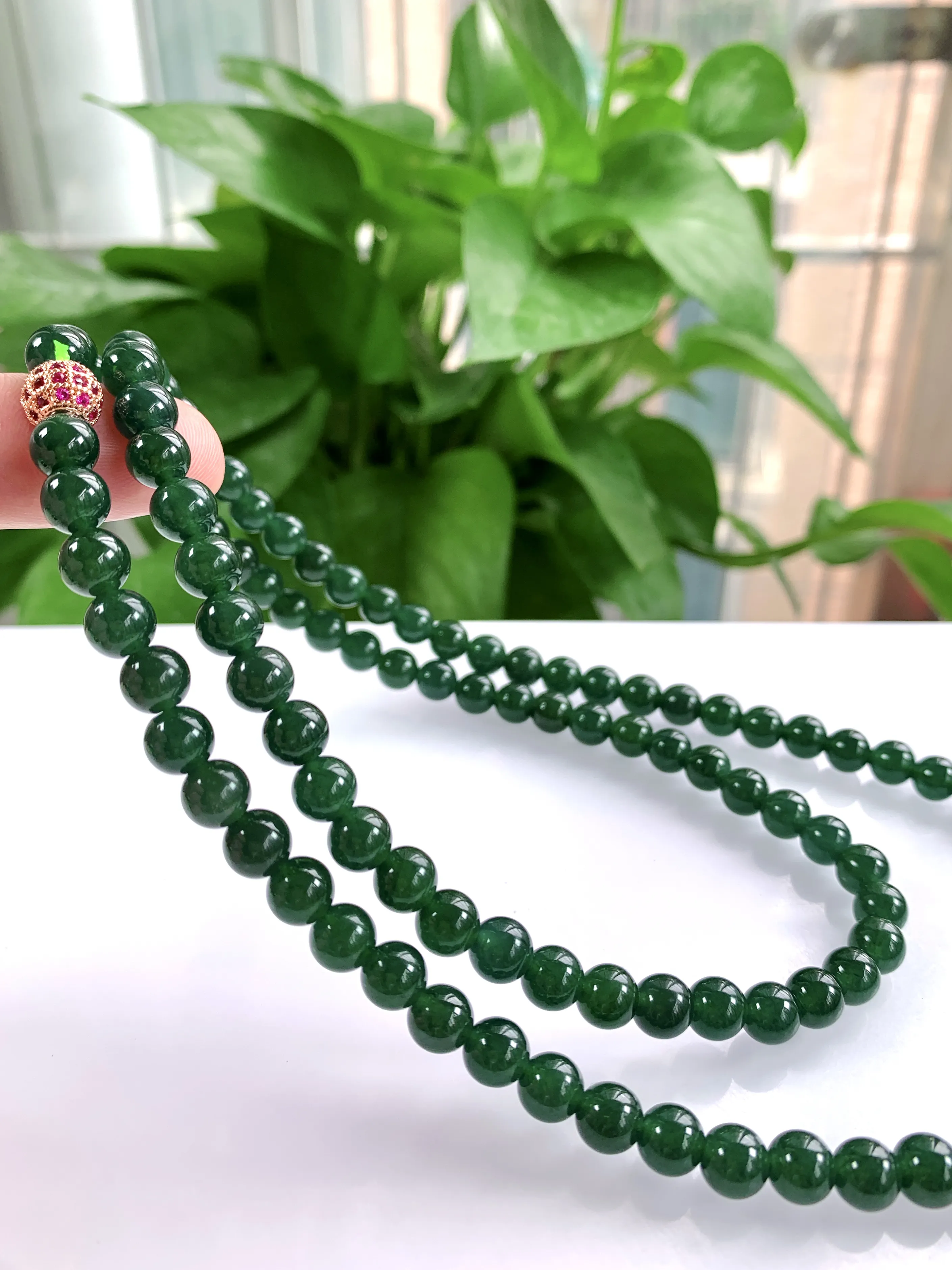 天然翡翠A货，冰种起胶满绿项链手链，尺寸：6.8mm/108颗，重量：约58.60g