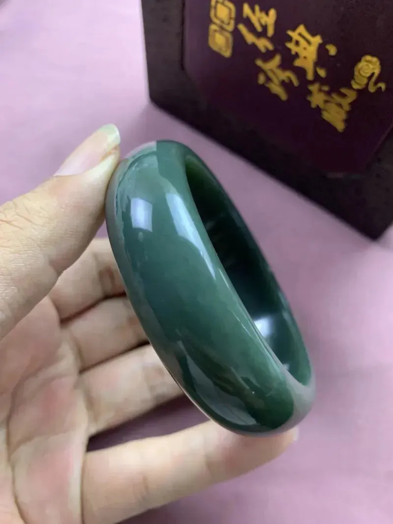 且末蓝宽版，圈口59.5宽18.5厚8mm重75.8g，和田玉且末蓝手镯，老坑料，玉质细腻油润，密度紧凑，琢型圆润，高脂粉，品相大气！