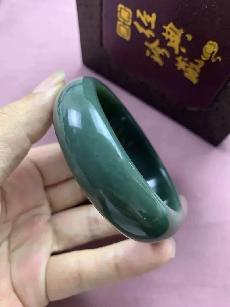 且末蓝宽版，圈口59.5宽18.5厚8mm重75.8g，和田玉且末蓝手镯，老坑料，玉质细腻油润，密度紧凑，琢型圆润，高脂粉，品相大气！