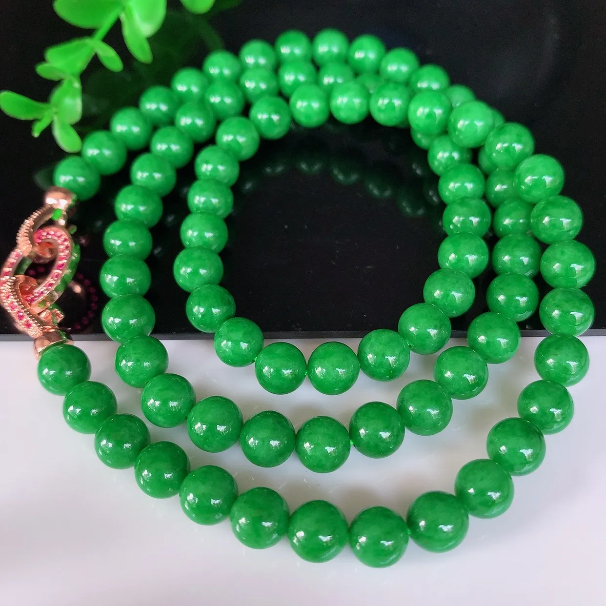 自然光实拍，老坑满绿圆珠项链  辣绿翡翠项链 （装饰扣）玉质细腻  冰清玉润  颜色漂亮  #70.13取一尺寸7.5mm