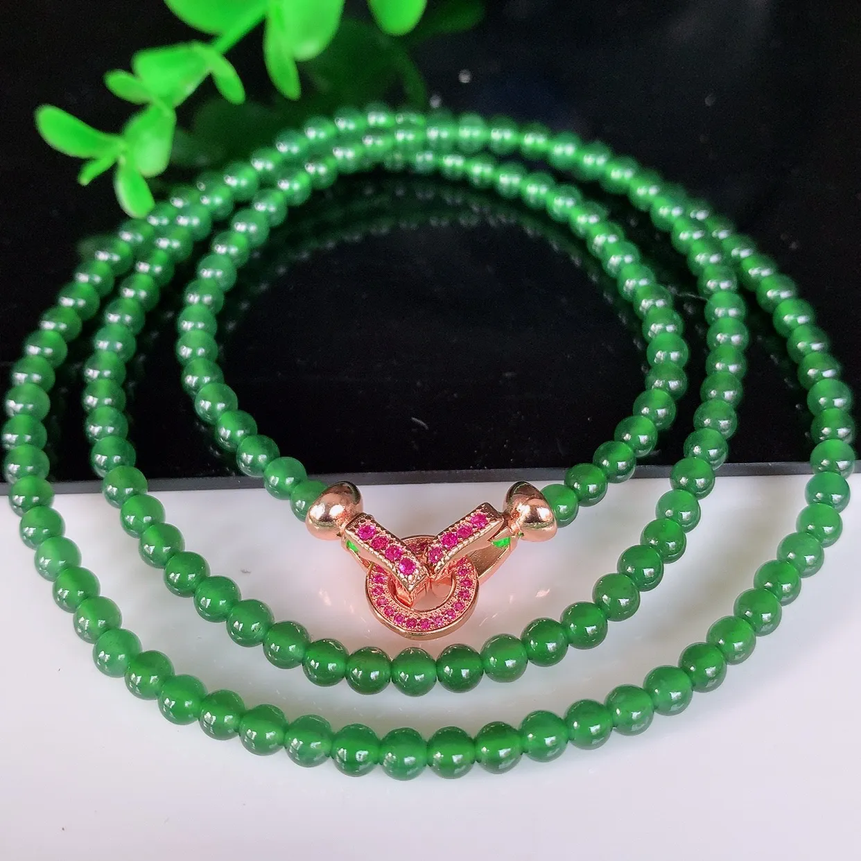 自然光实拍，冰种满绿小米珠圆珠项链  翡翠项链 （装饰扣）玉质细腻  冰清玉润  颜色漂亮  #49.11取一尺寸4mm