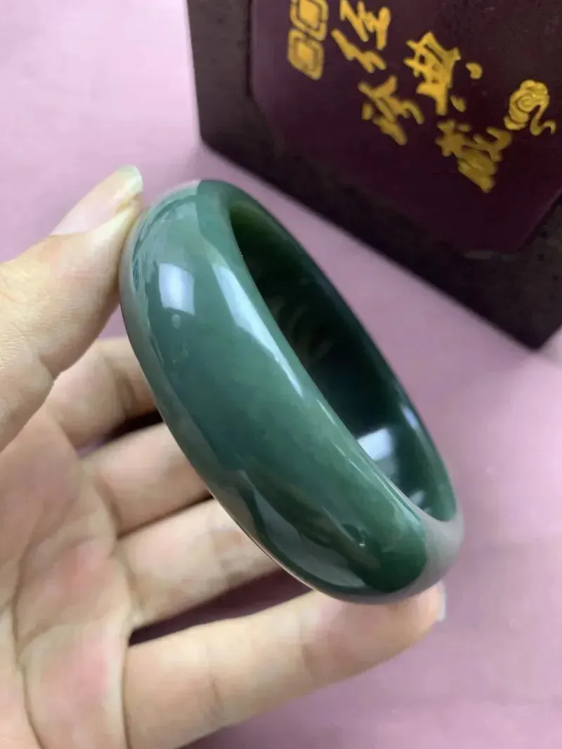 且末蓝宽版，圈口59.5宽18.5厚8mm重75.8g，和田玉且末蓝手镯，老坑料，玉质细腻油润，密度紧凑，琢型圆润，高脂粉，品相大气！