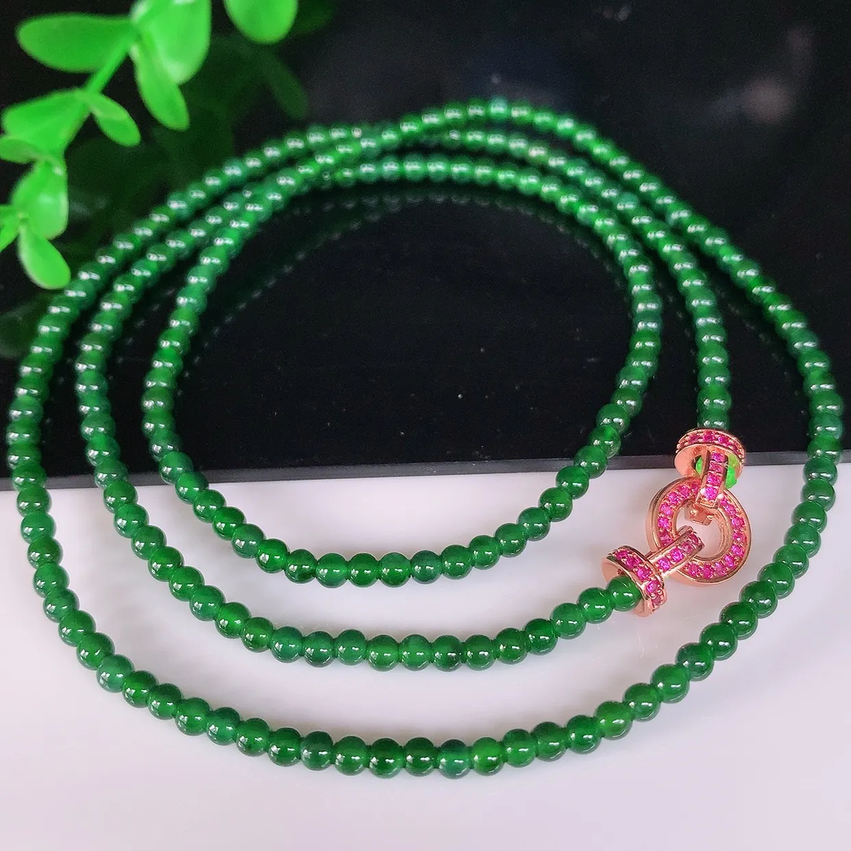 自然光实拍，冰种满绿小米珠圆珠项链  翡翠项链 （装饰扣）玉质细腻  冰清玉润  颜色漂亮  #49